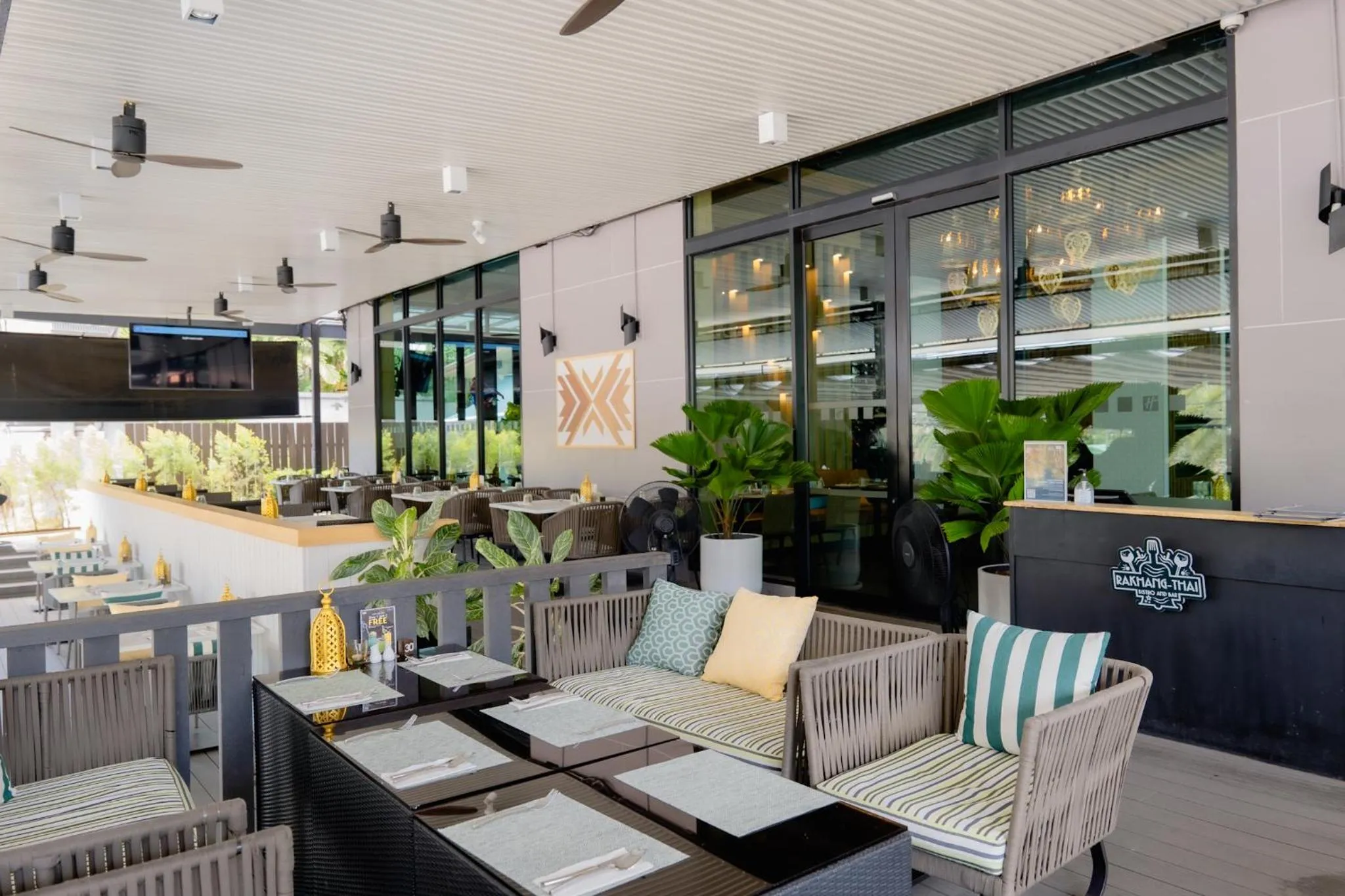 Restaurant/places to eat in Holiday Inn Resort Krabi Ao Nang Beach by IHG