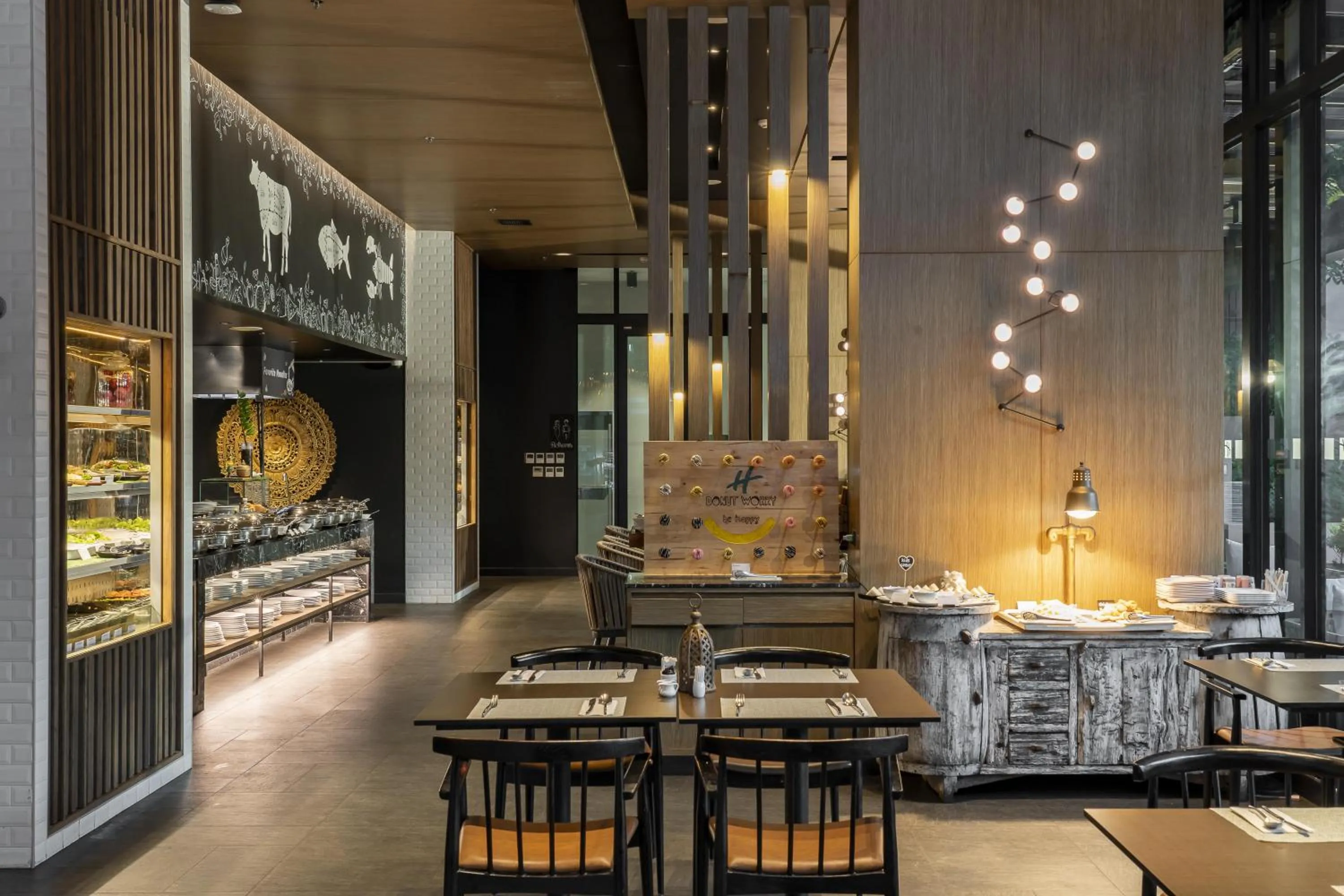 Restaurant/places to eat in Holiday Inn Resort Krabi Ao Nang Beach by IHG