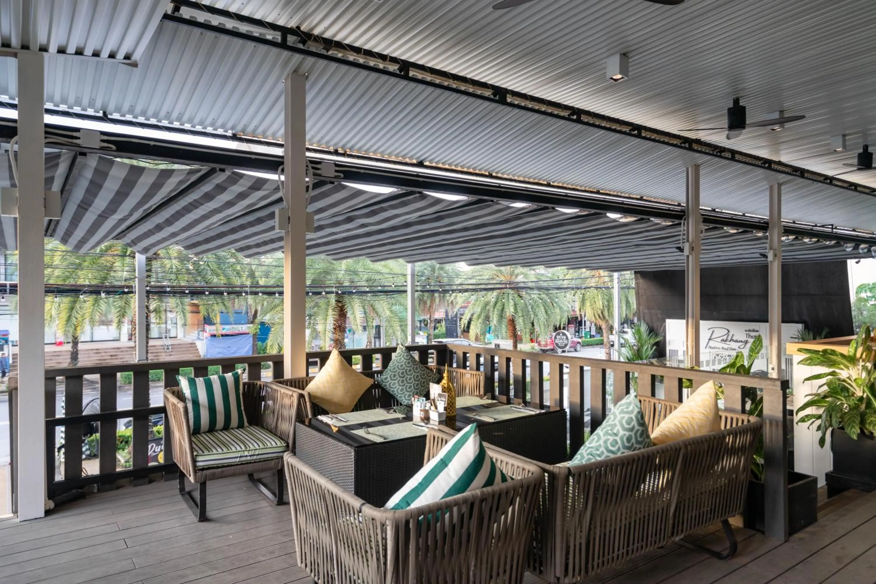 Restaurant/places to eat in Holiday Inn Resort Krabi Ao Nang Beach by IHG