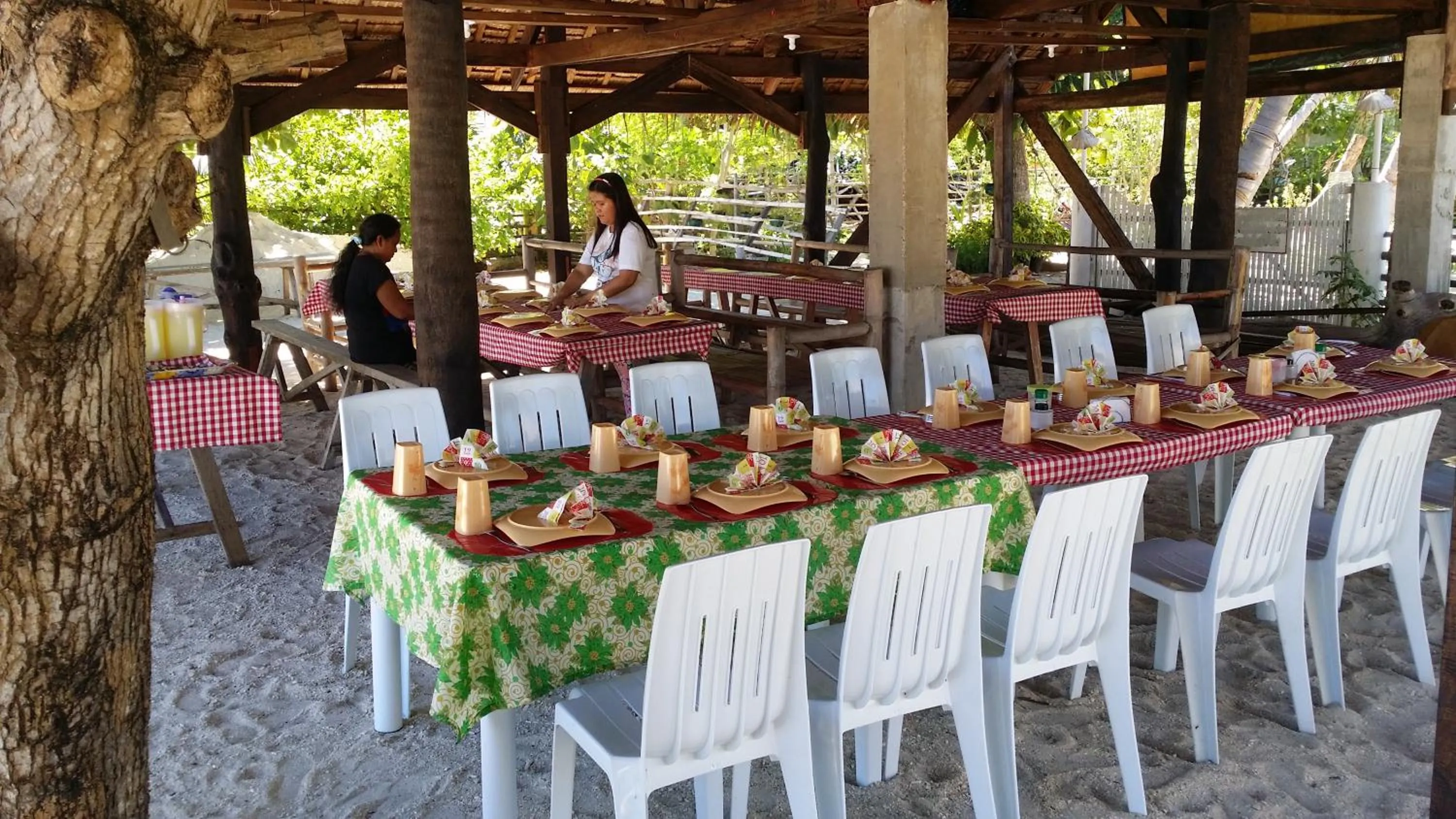 Restaurant/places to eat in AABANA Beach & Watersport Resort