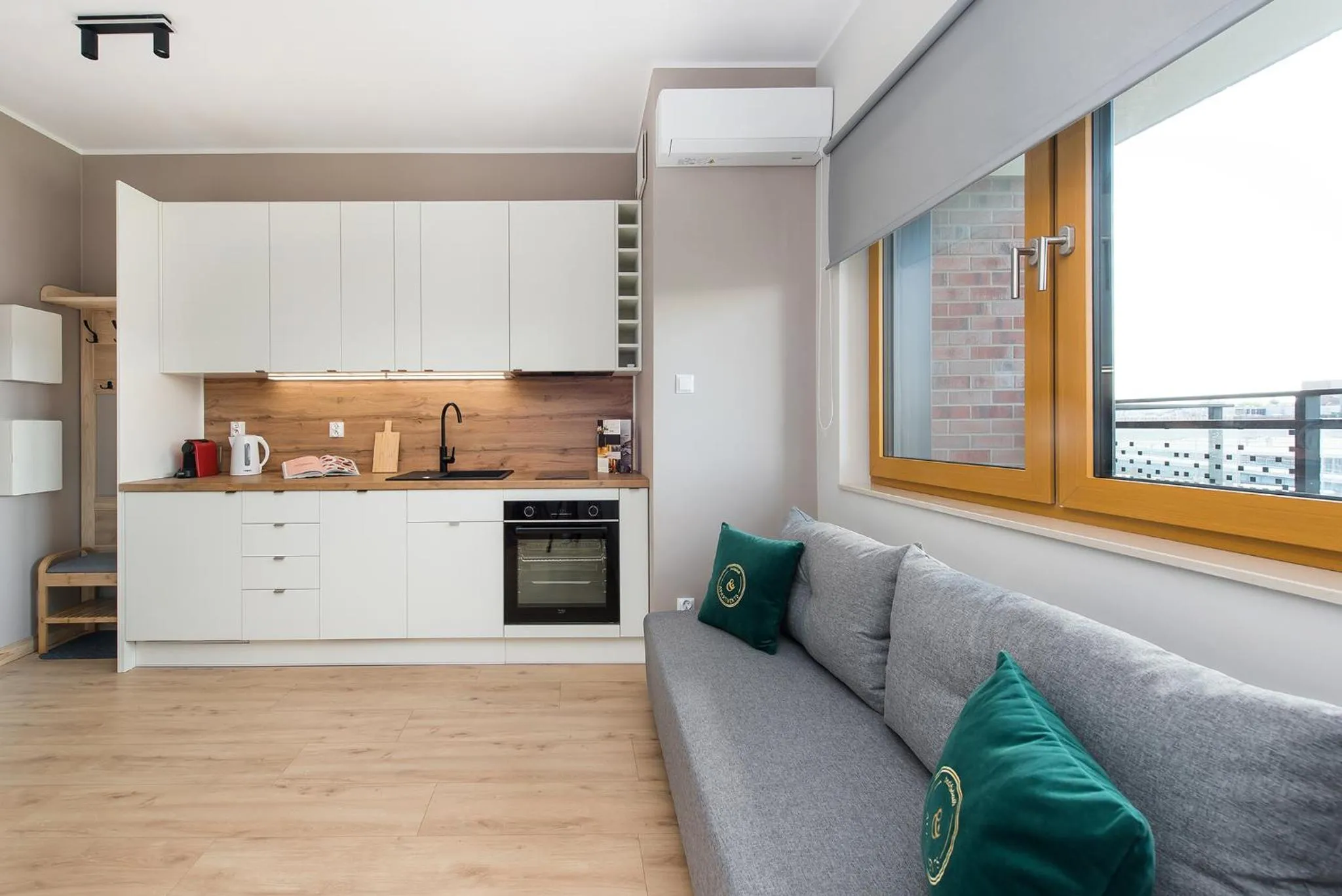 One-Bedroom Apartment with Balcony and City View in Bed&Bath Luxury Apartments
