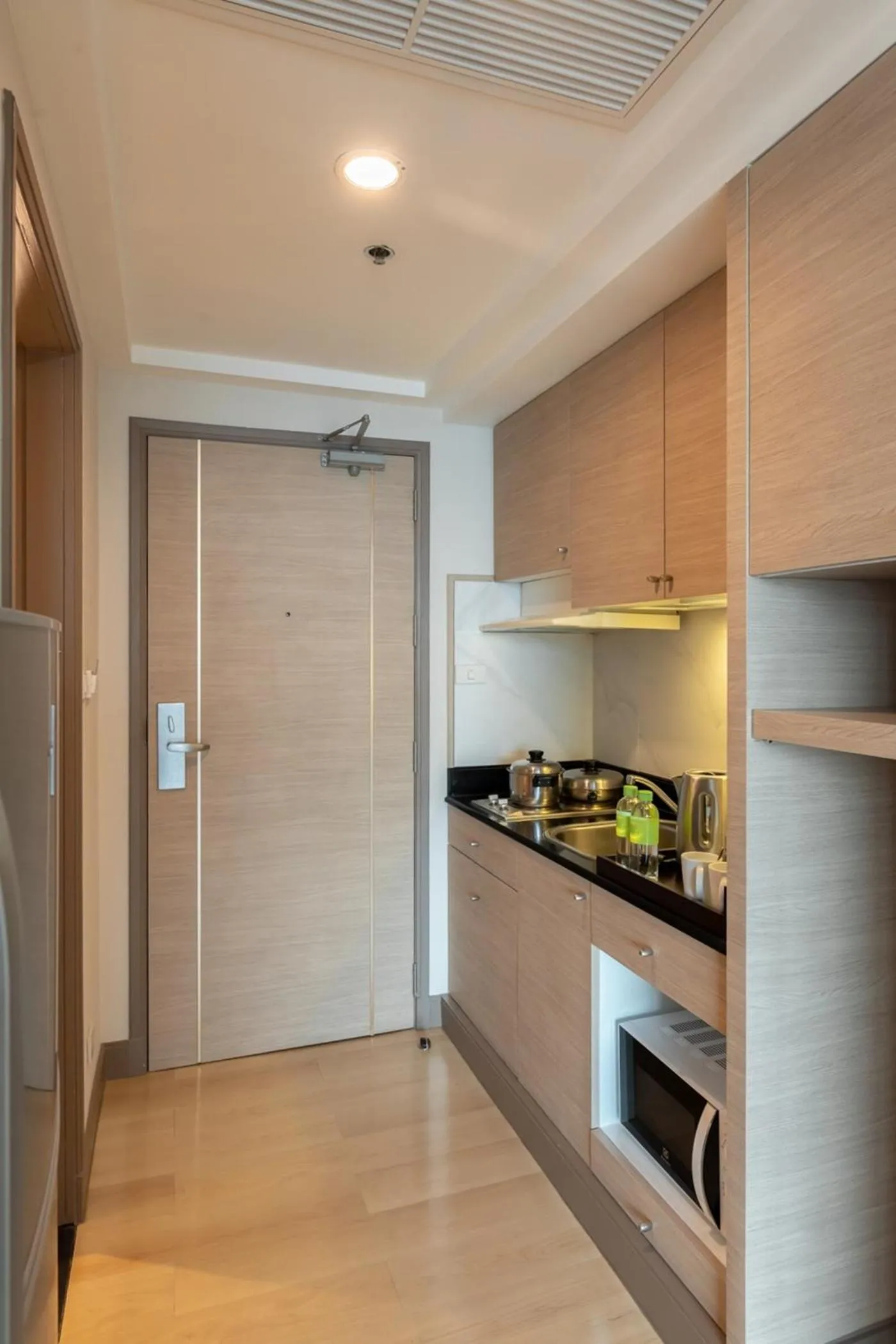Kitchen or kitchenette in Jasmine City Hotel