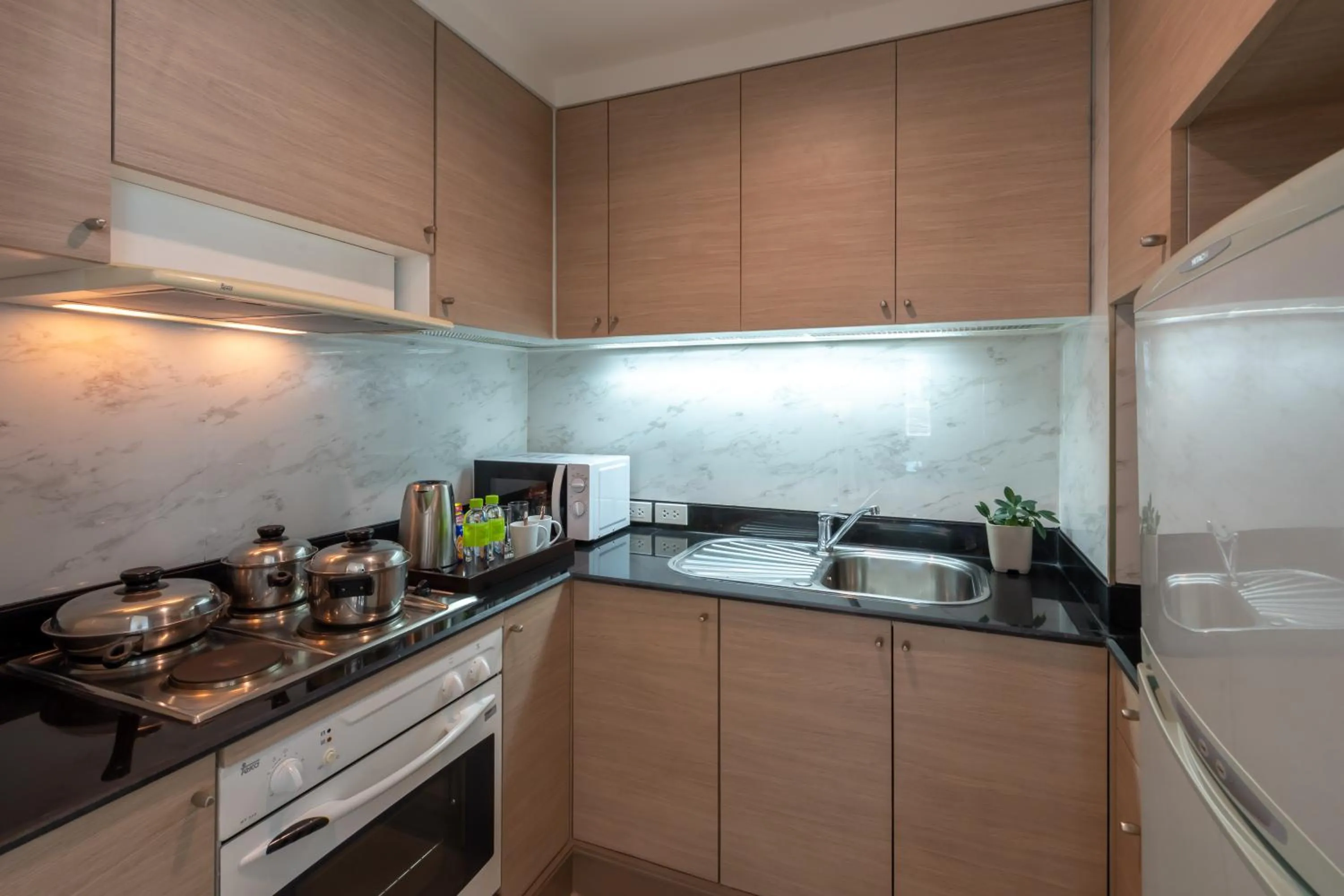 Kitchen or kitchenette in Jasmine City Hotel