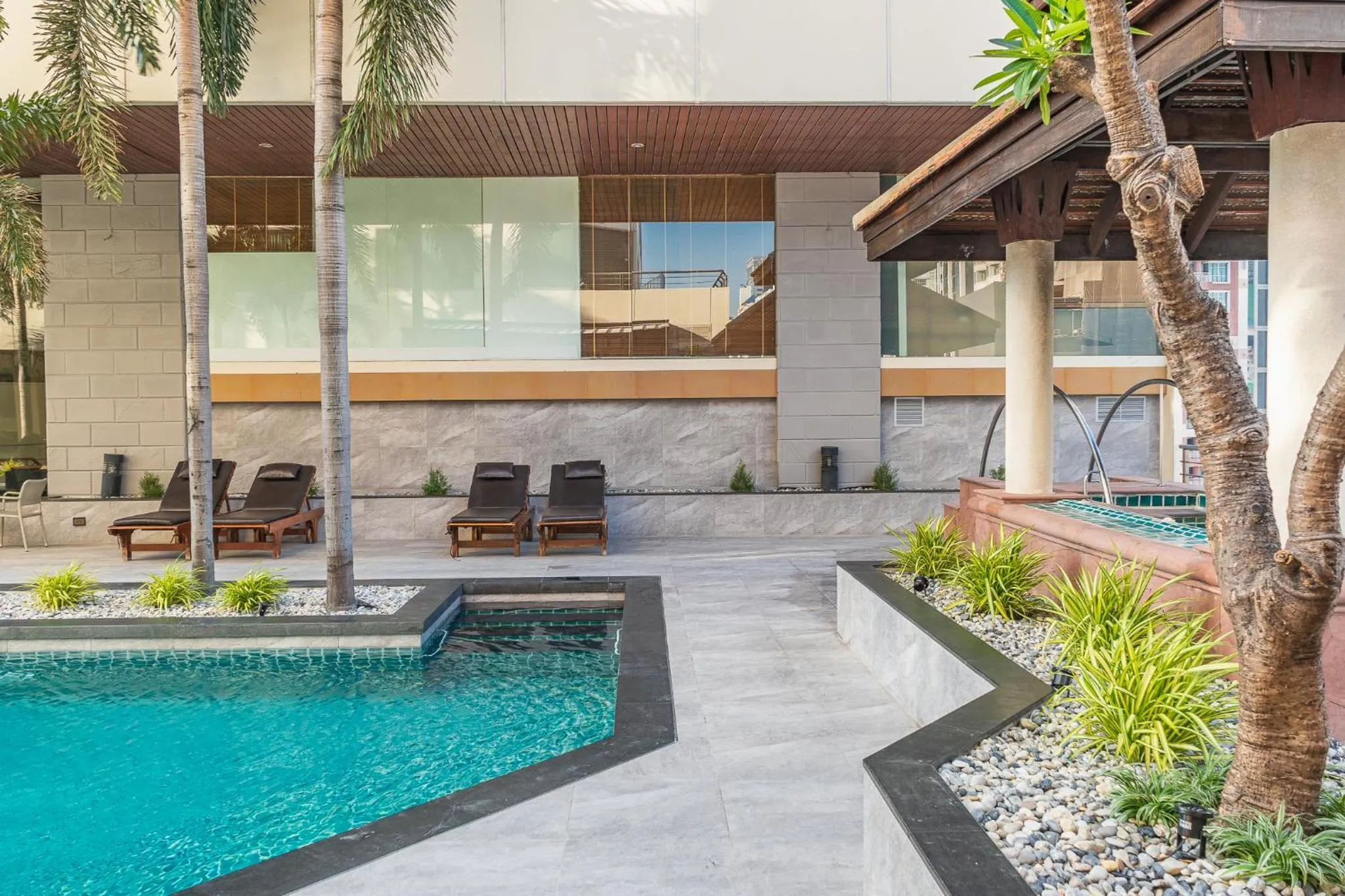 Swimming pool in Jasmine City Hotel