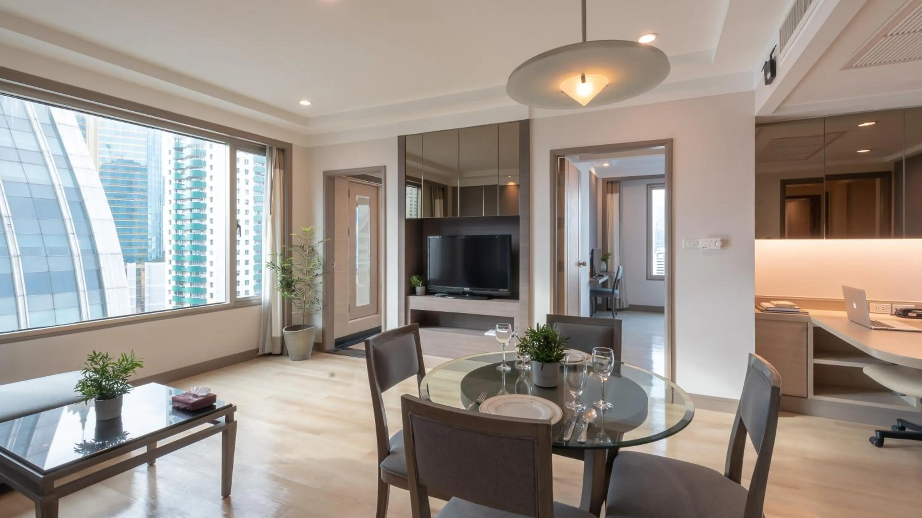 Kitchen or kitchenette in Jasmine City Hotel