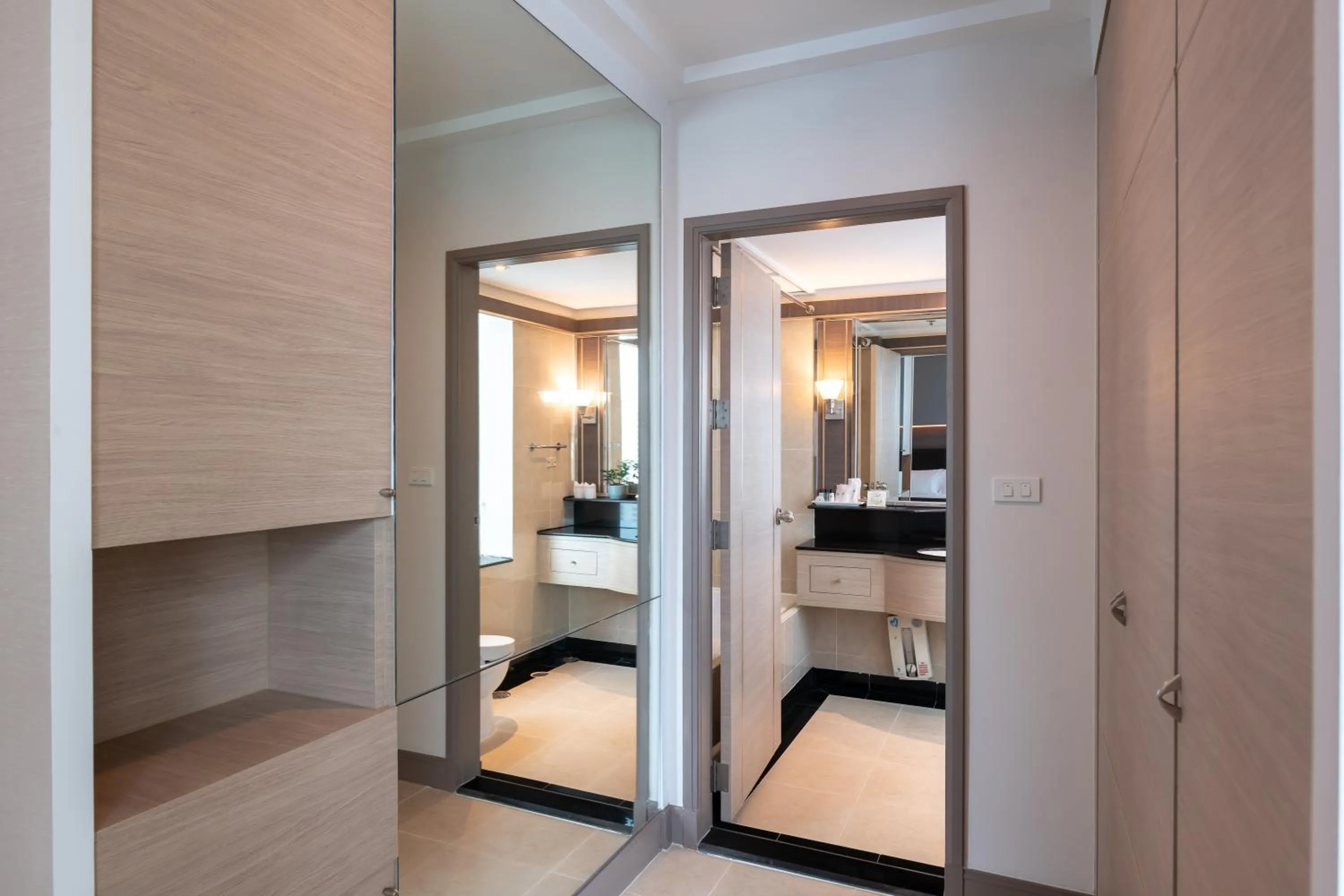 Toilet, Bed in Jasmine City Hotel