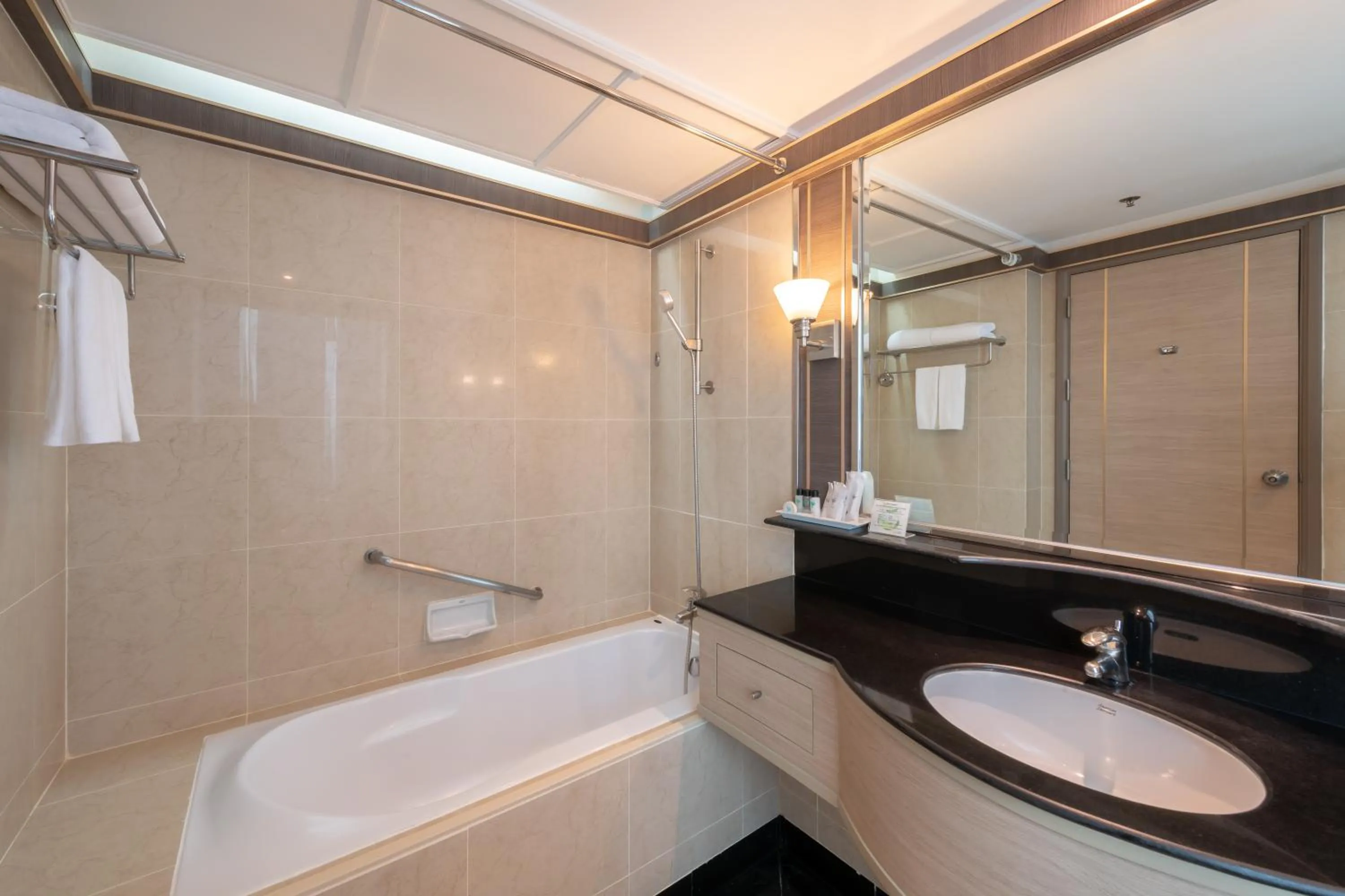 Toilet in Jasmine City Hotel