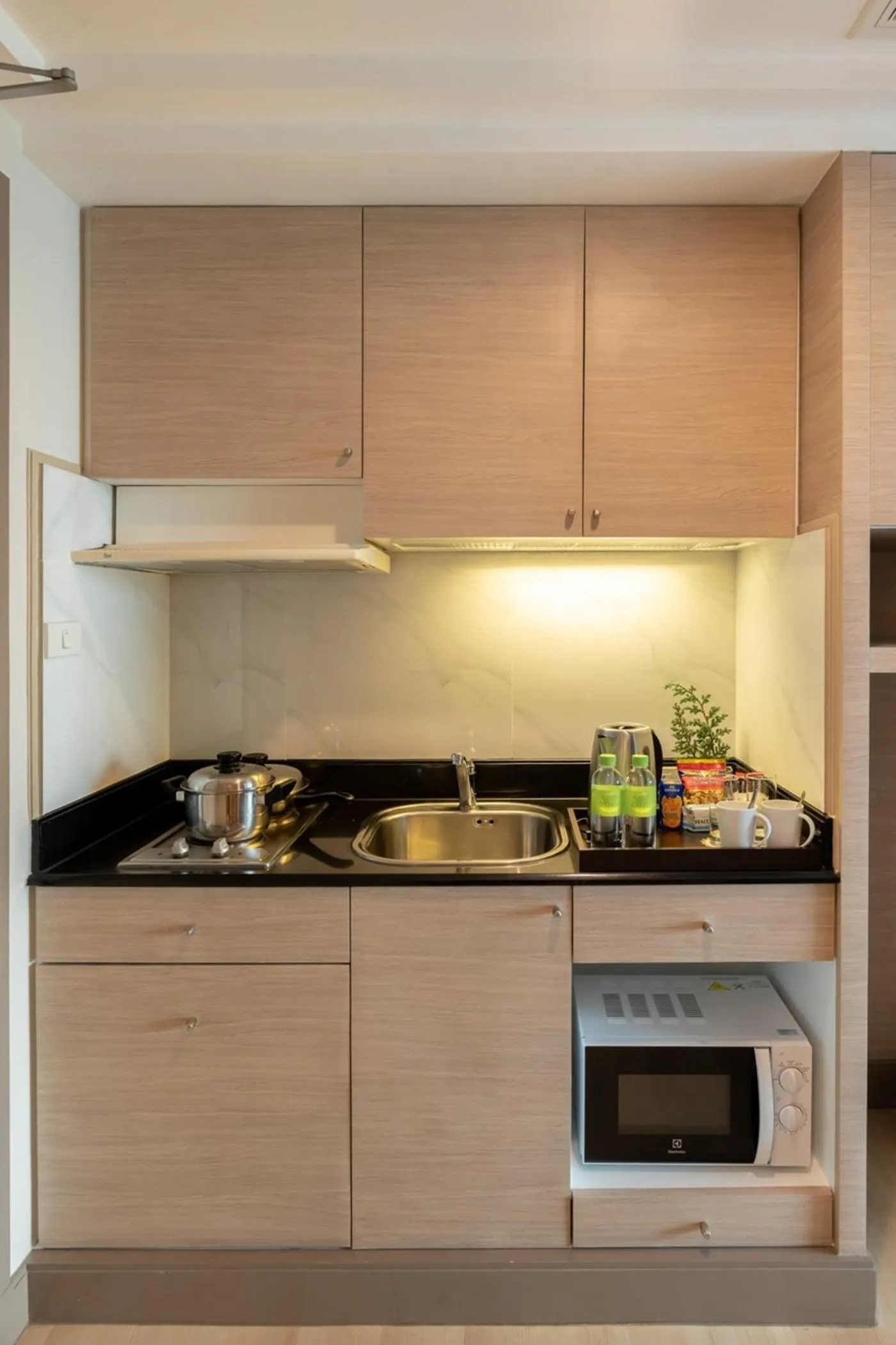 Kitchen or kitchenette in Jasmine City Hotel