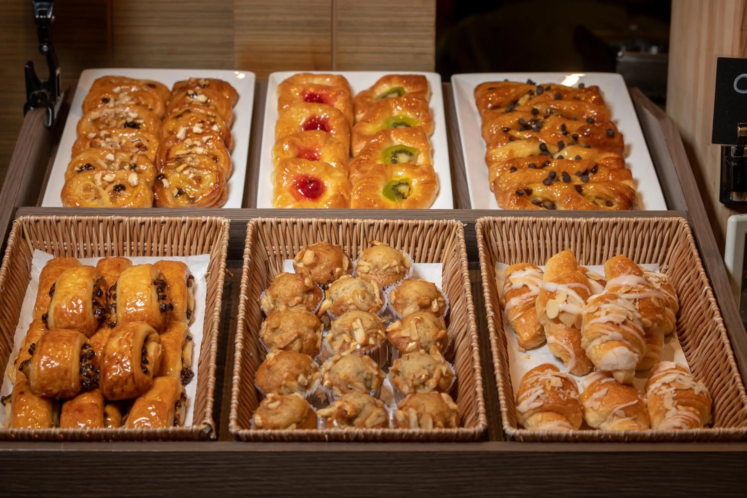 Buffet breakfast in Jasmine City Hotel