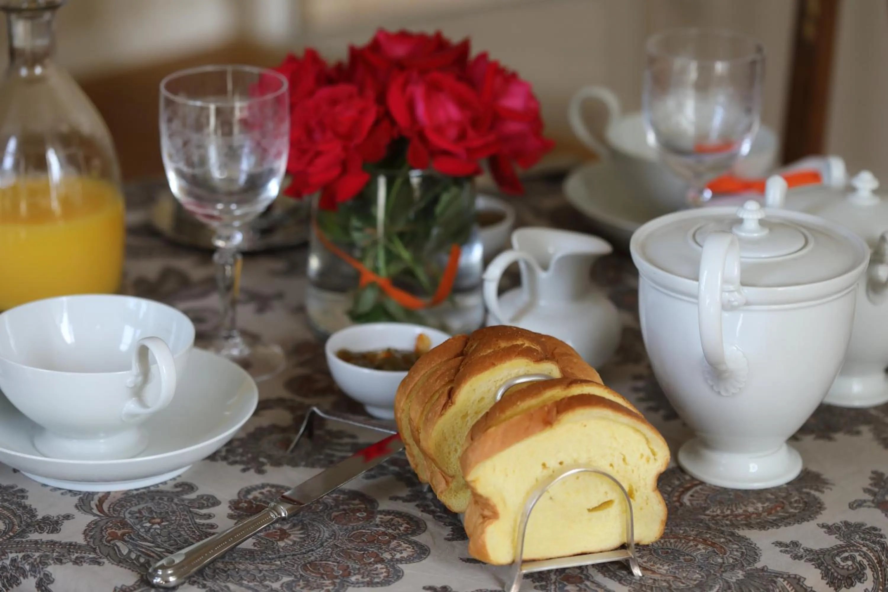 Continental breakfast in Le Manoir du Ribardon