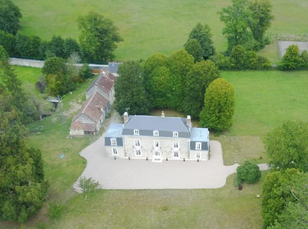 Property building in Le Manoir du Ribardon