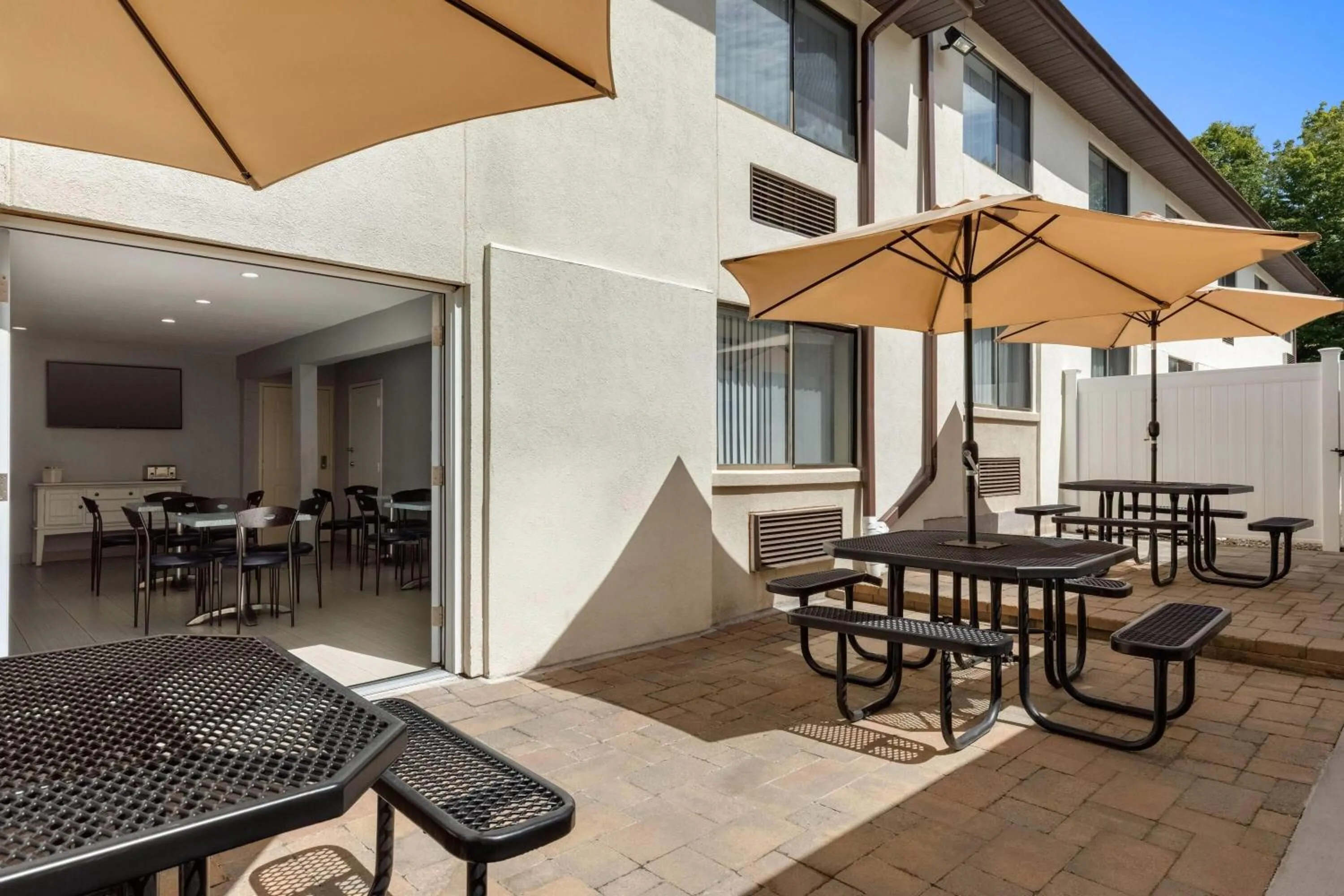 Breakfast in Baymont by Wyndham Branford/New Haven