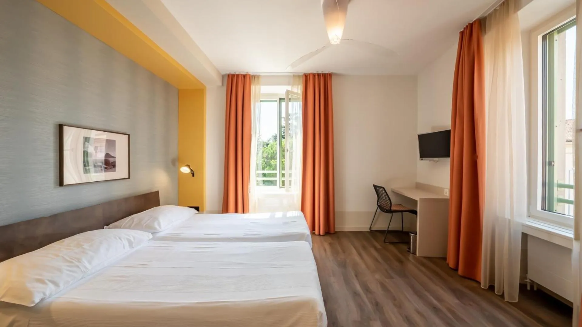 Photo of the whole room, Bed in Hotel Pestalozzi Lugano