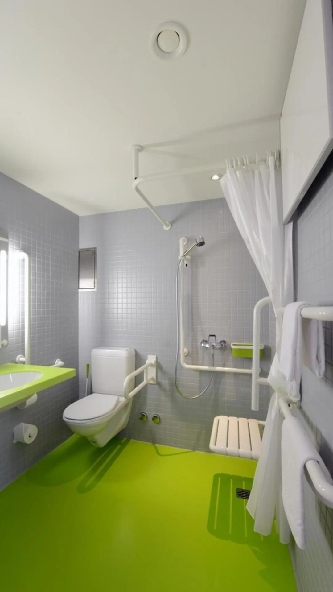 Bathroom, Bed in Hotel Pestalozzi Lugano