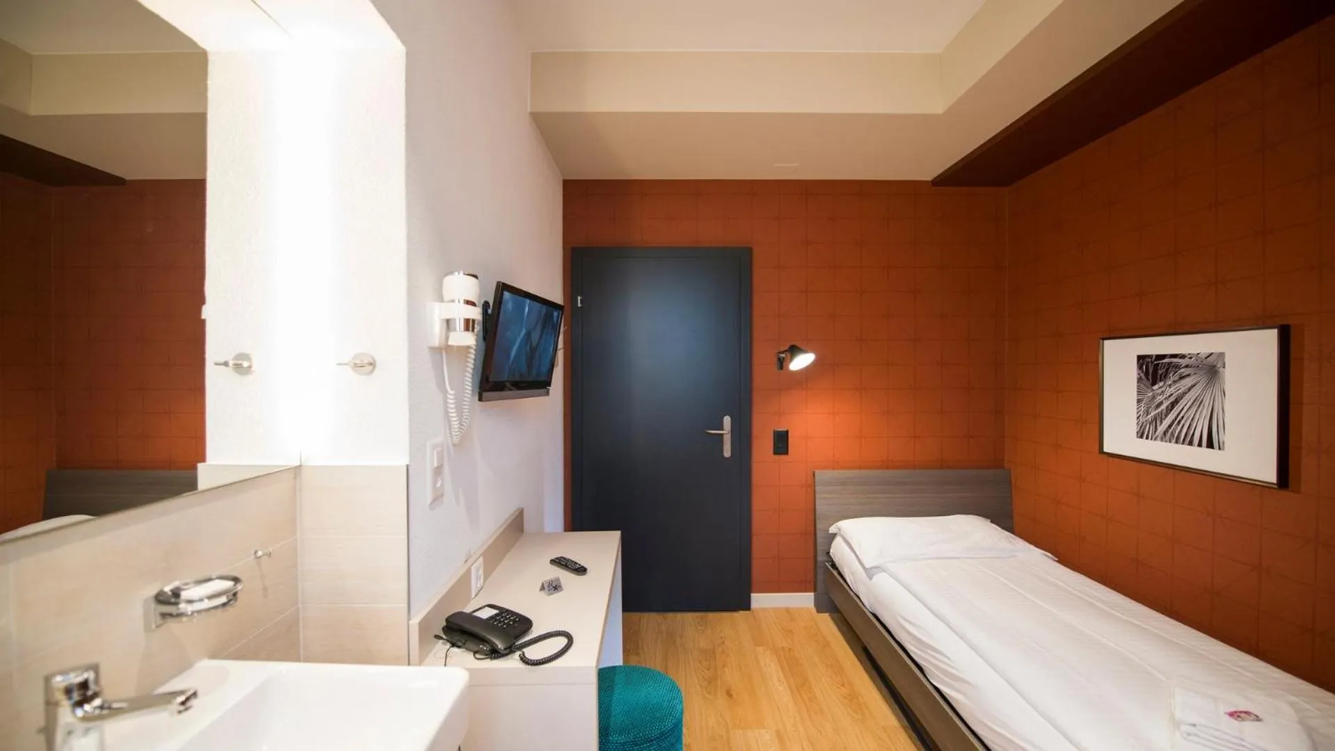 Photo of the whole room, Bed in Hotel Pestalozzi Lugano