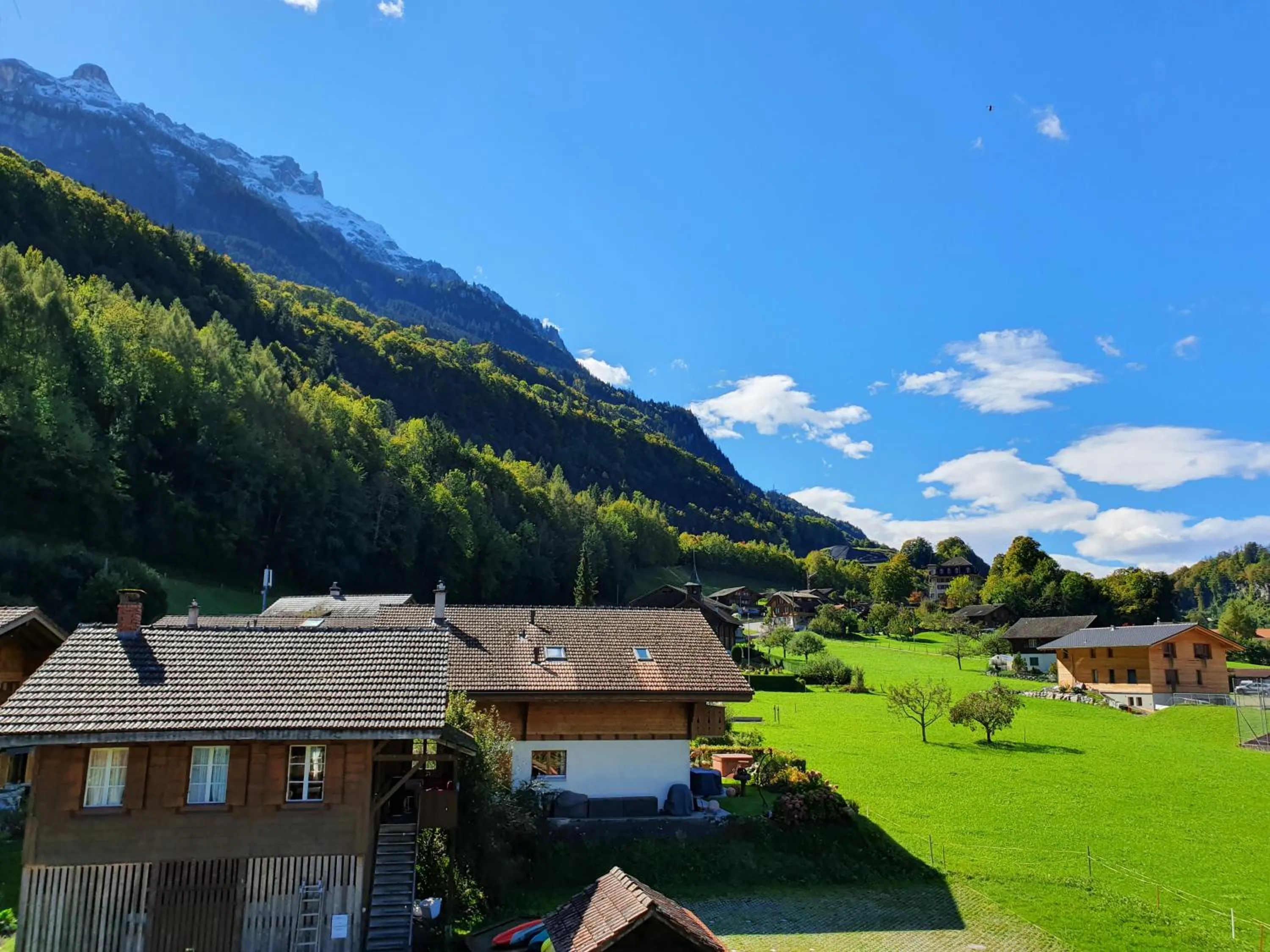 Family Room with Shared Bathroom and Mountain View in Lake Lodge Hostel