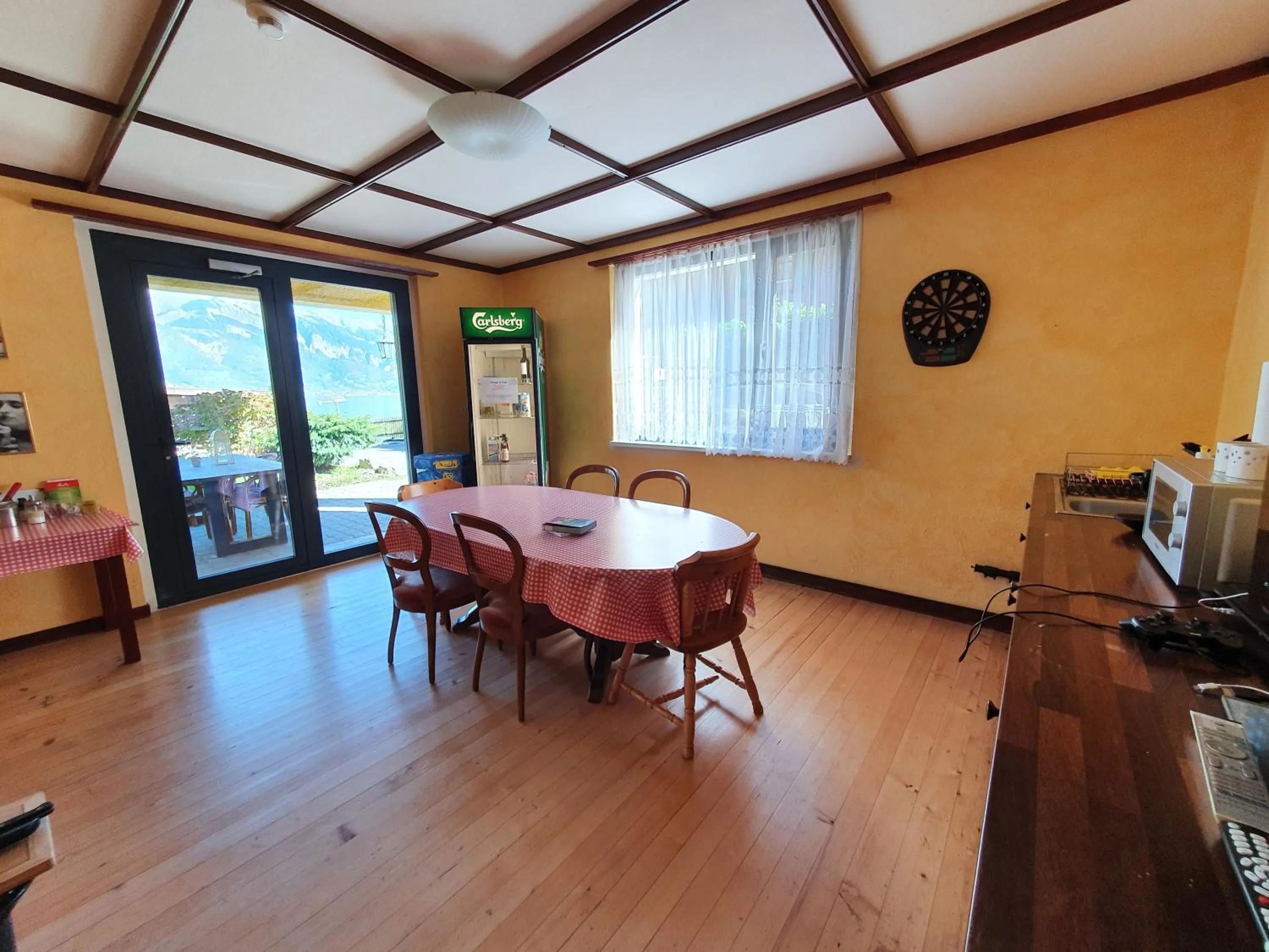 Communal lounge/ TV room in Lake Lodge Hostel