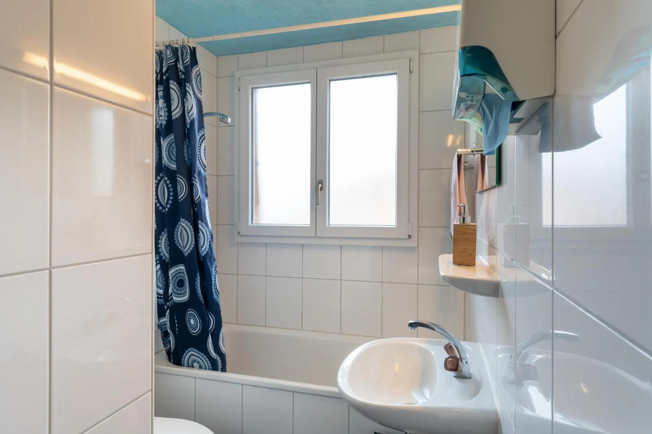 Bathroom in Lake Lodge Hostel