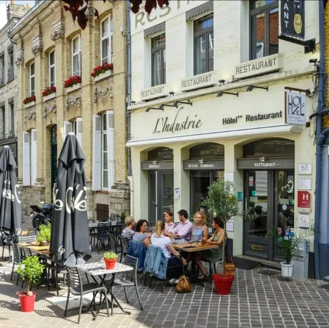 Property building in Hôtel Restaurant L'Industrie