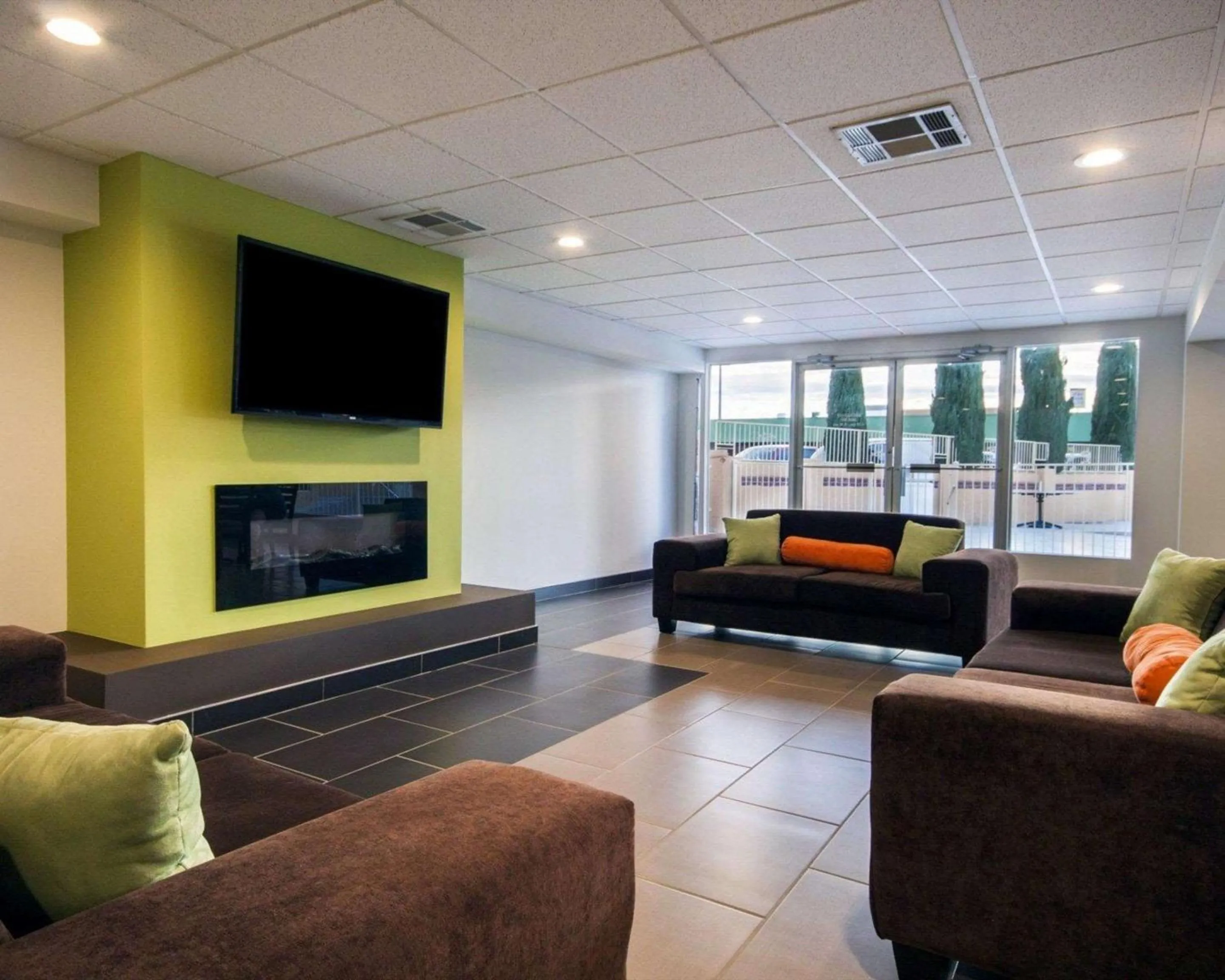 Restaurant/places to eat in Quality Inn & Suites Airport