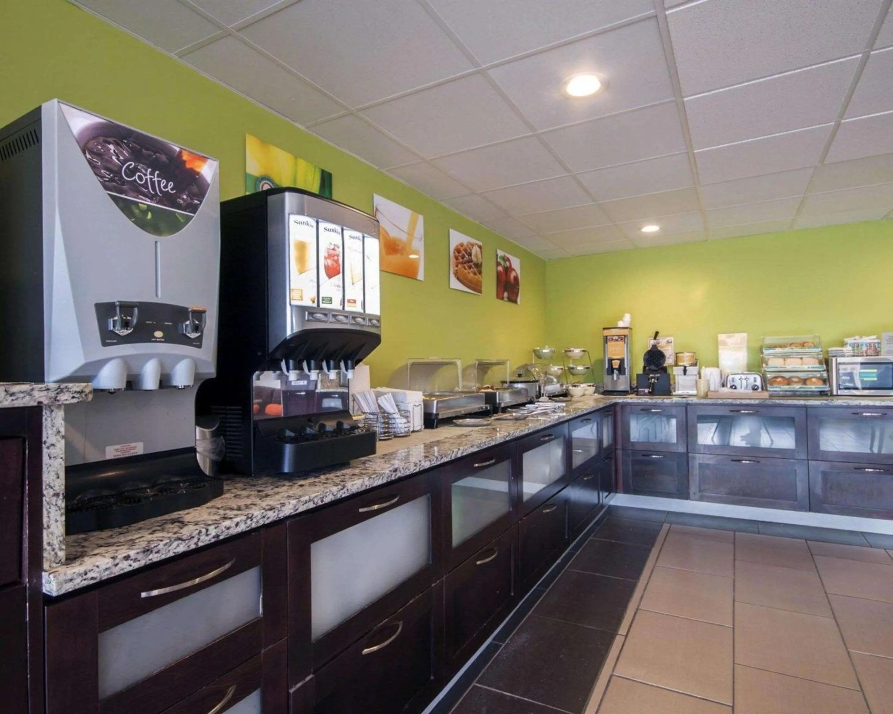 Restaurant/places to eat in Quality Inn & Suites Airport