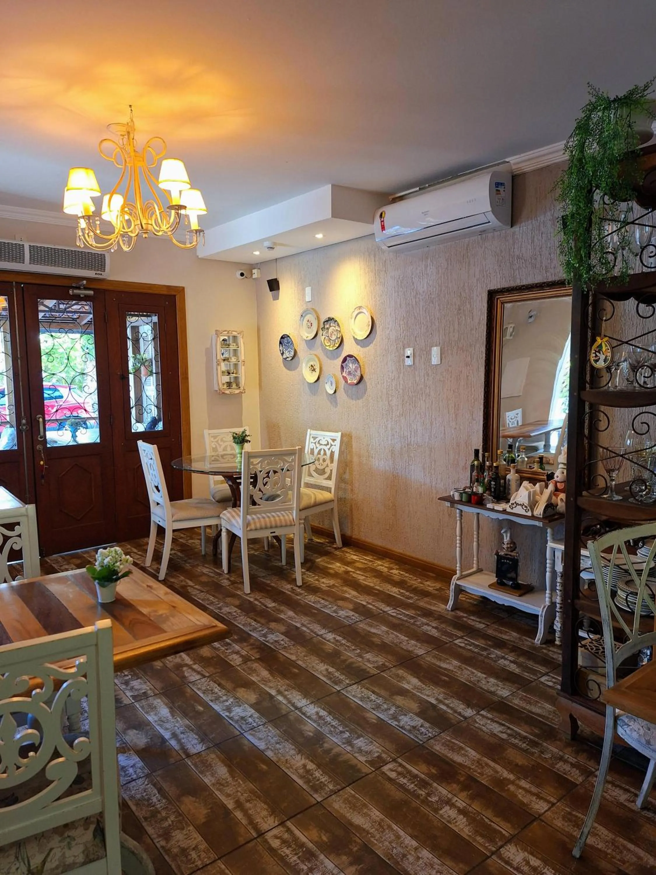 Restaurant/places to eat in Pousada Paty´s Garden