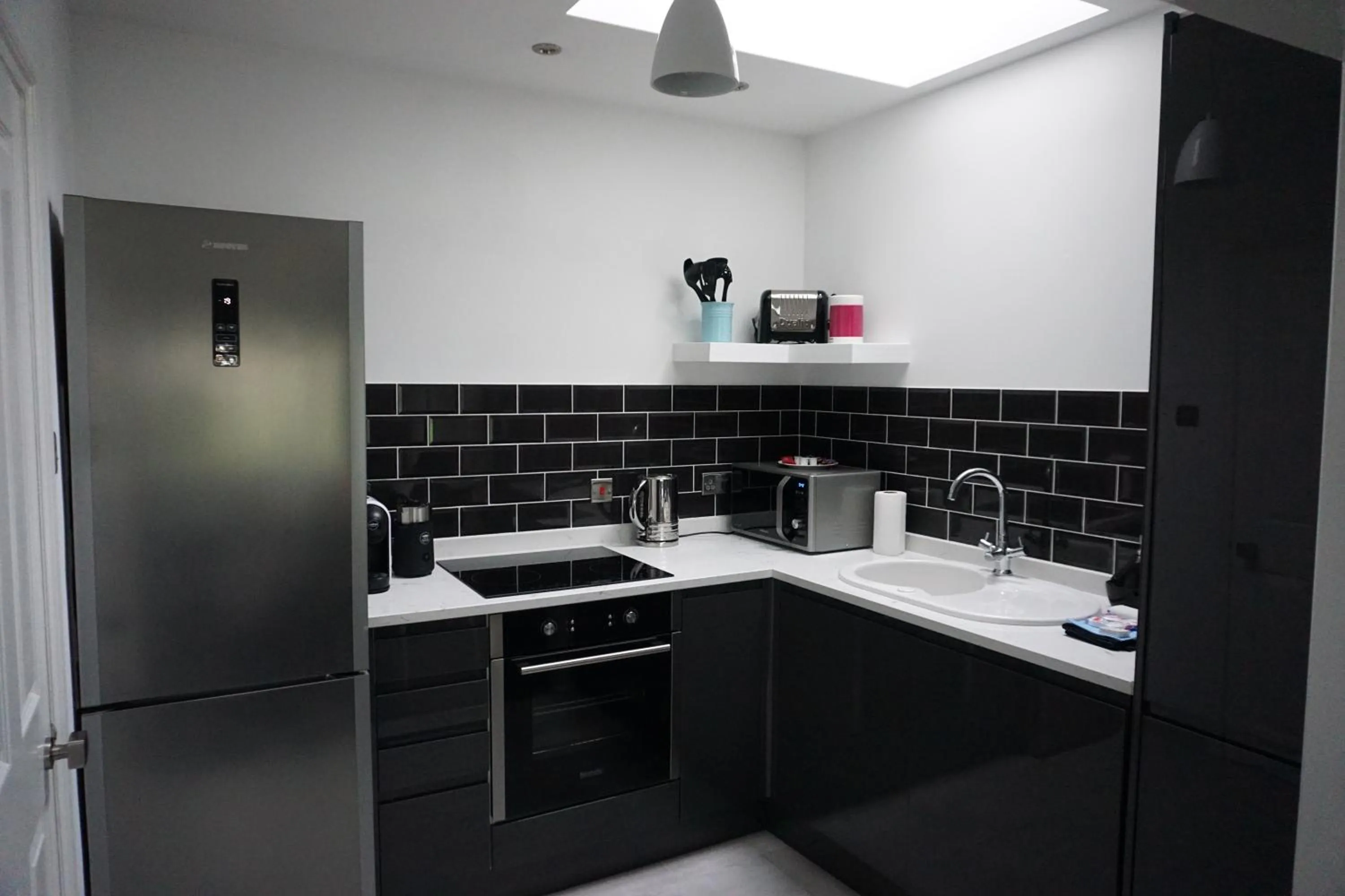 Kitchen or kitchenette in 3 Summertown Court