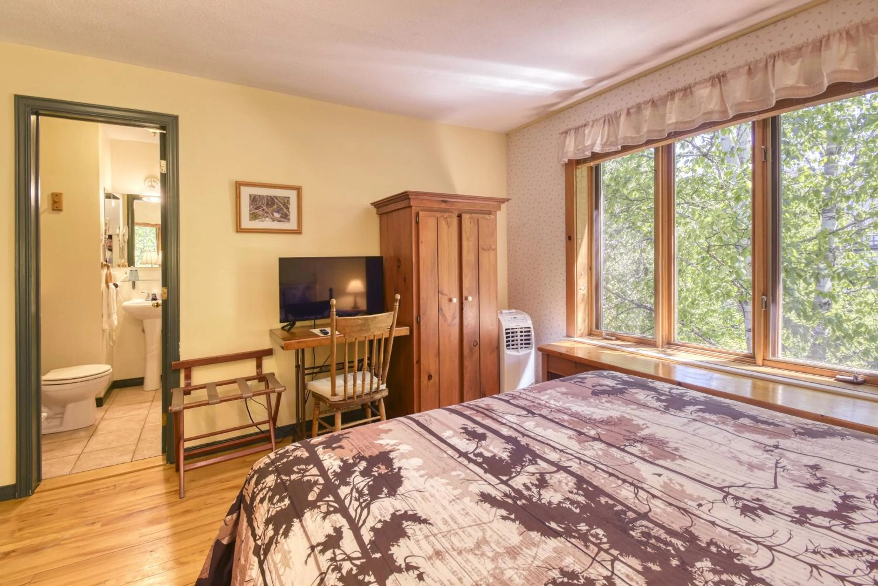 Bed in Auberge Le Lupin-Self Check-in