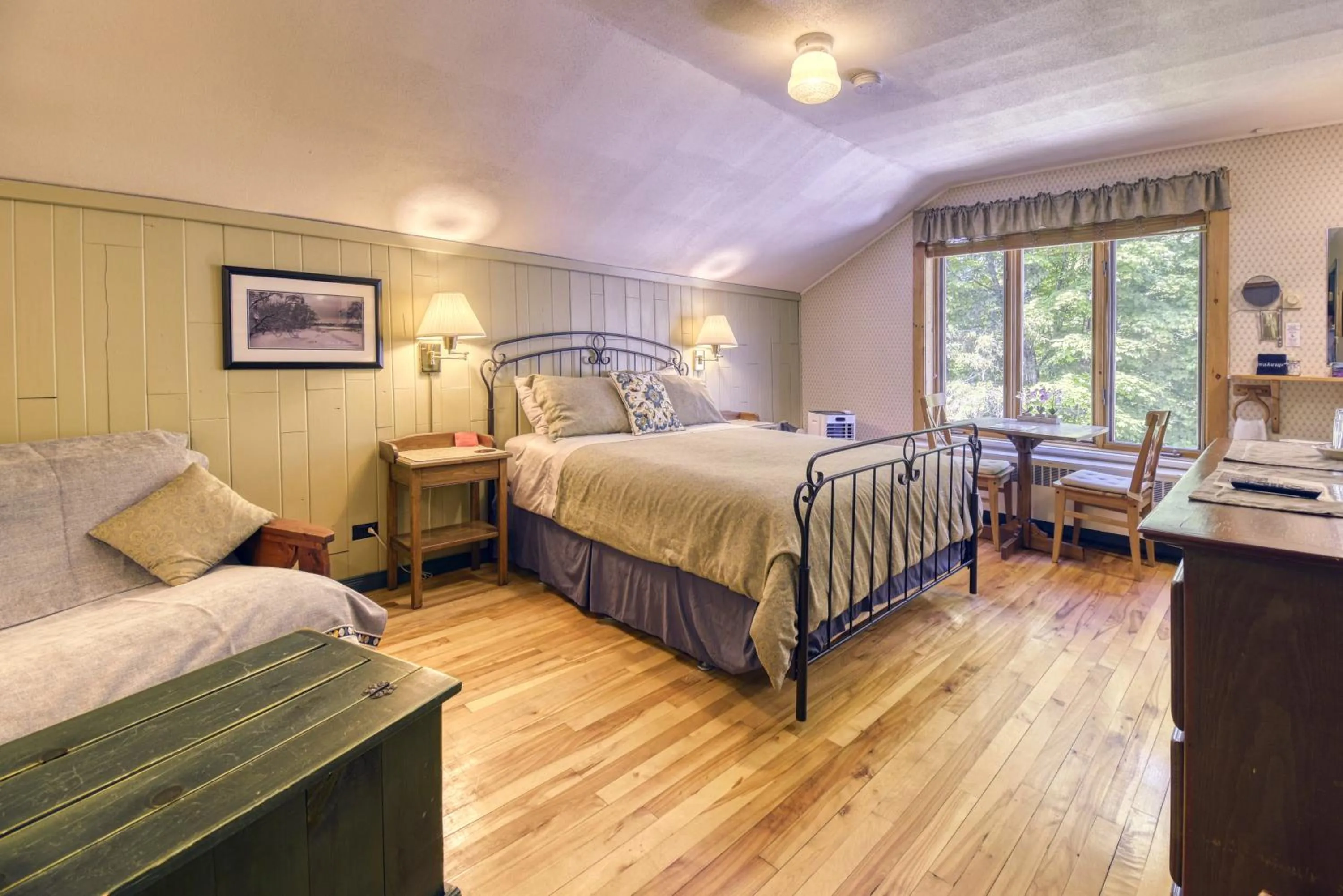 Bed in Auberge Le Lupin-Self Check-in