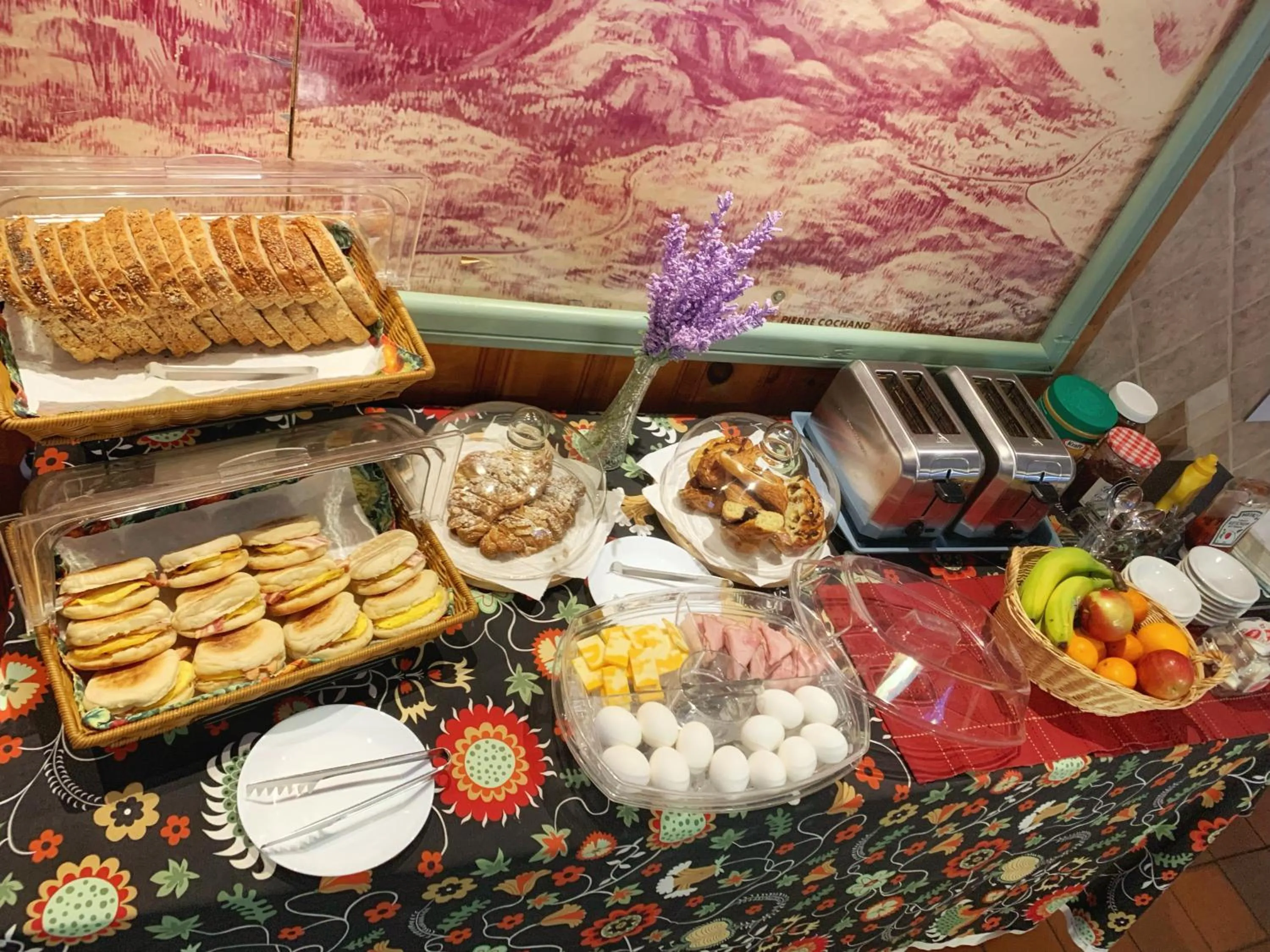 Breakfast in Auberge Le Lupin-Self Check-in