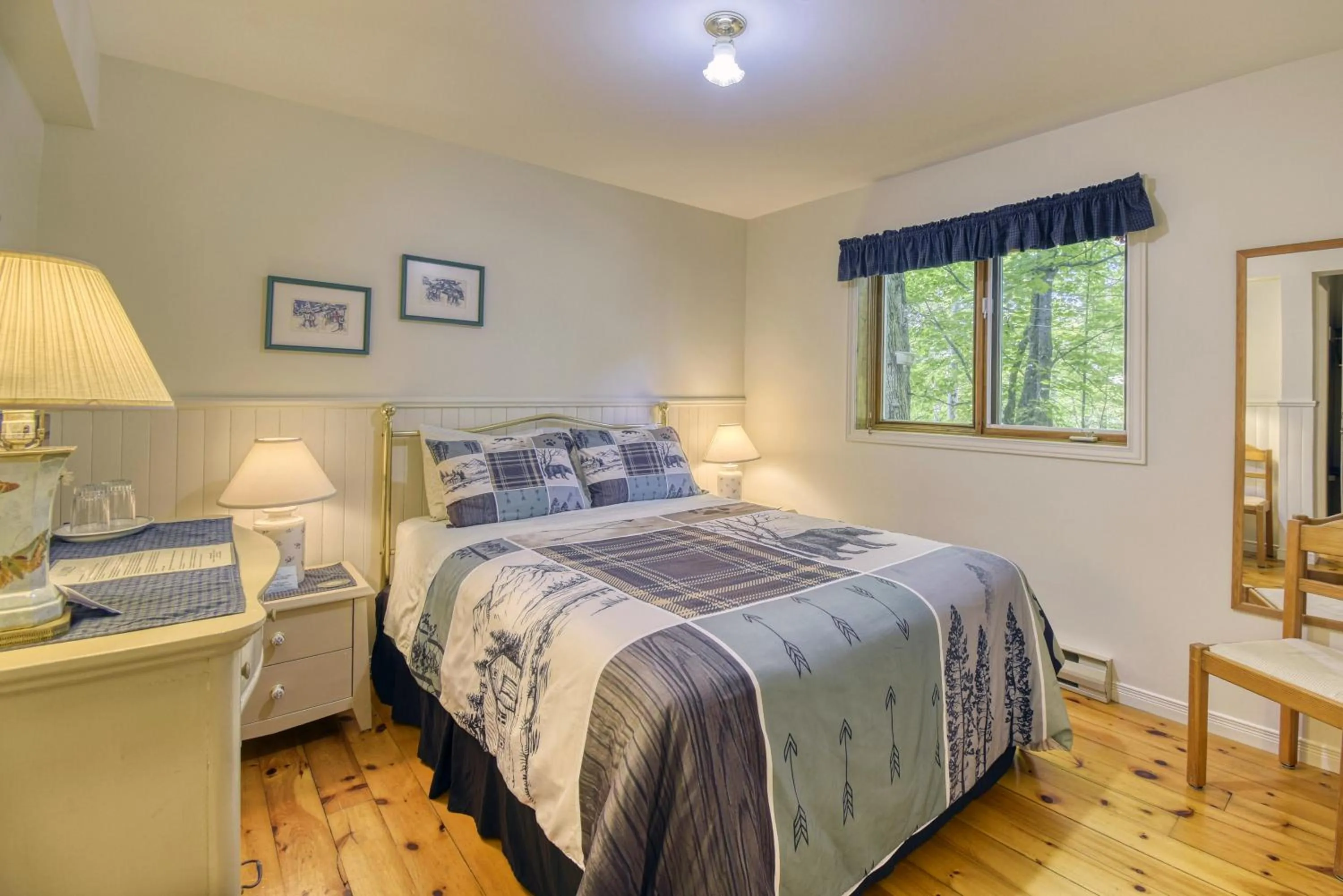 Bed in Auberge Le Lupin-Self Check-in