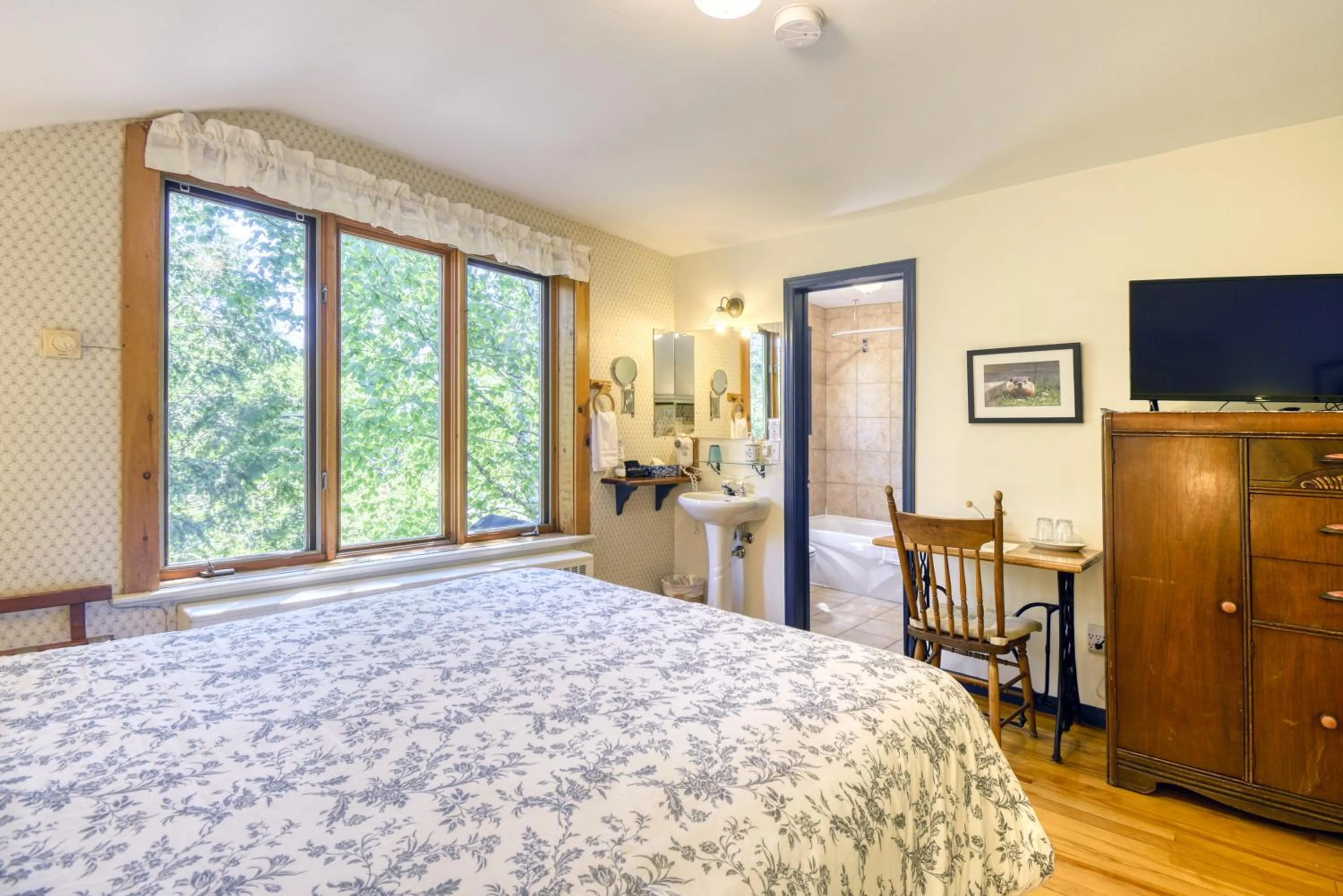 Bed in Auberge Le Lupin-Self Check-in