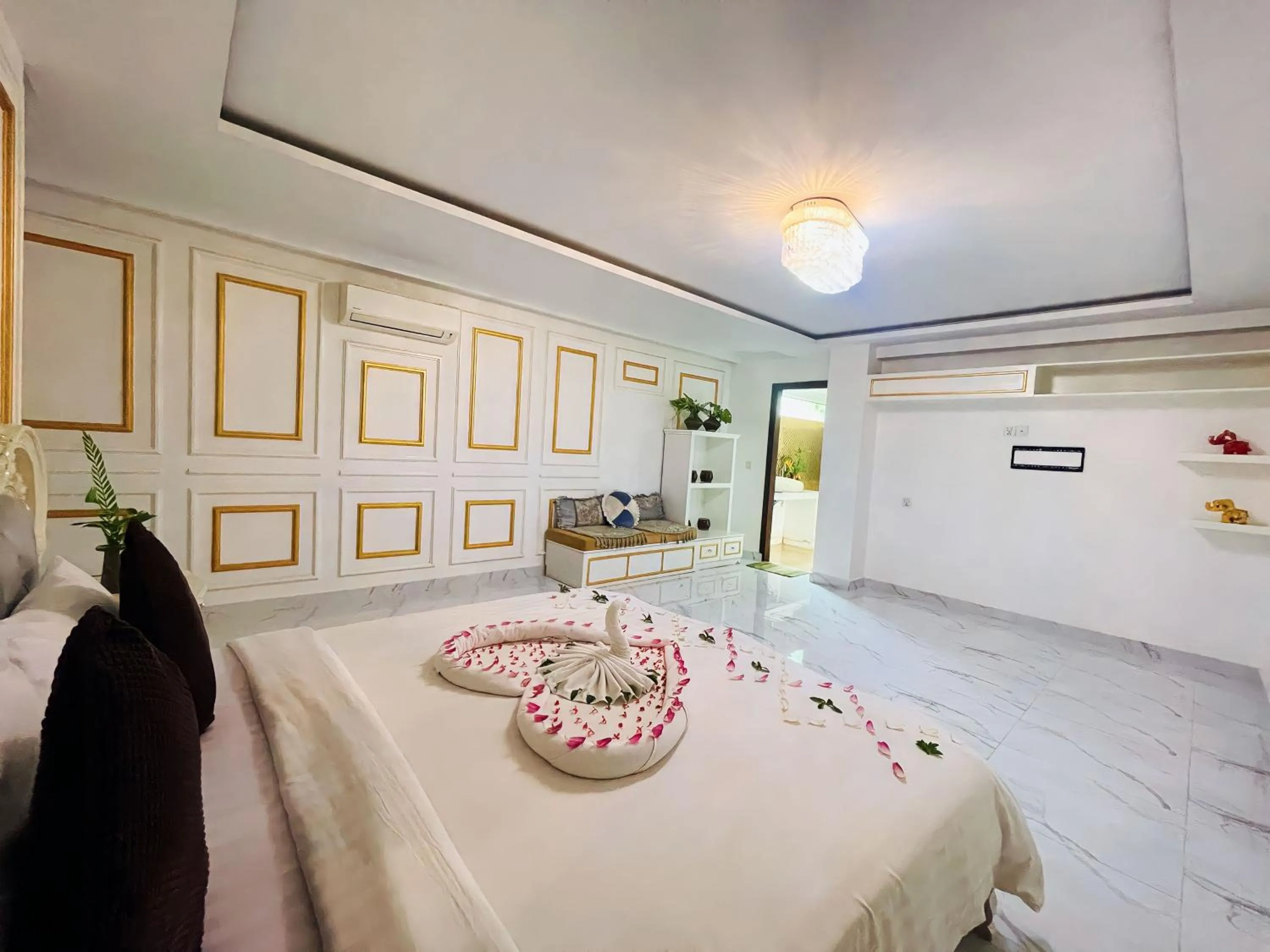 Bedroom in Central Corner d'Angkor