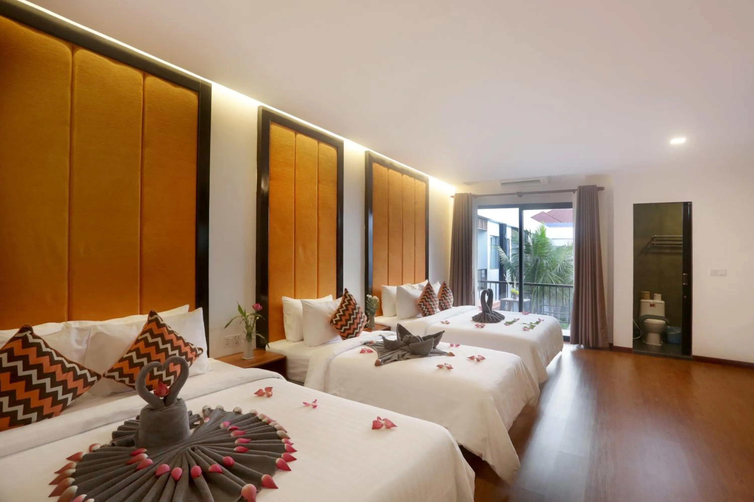 Bedroom, Bed in Central Corner d'Angkor