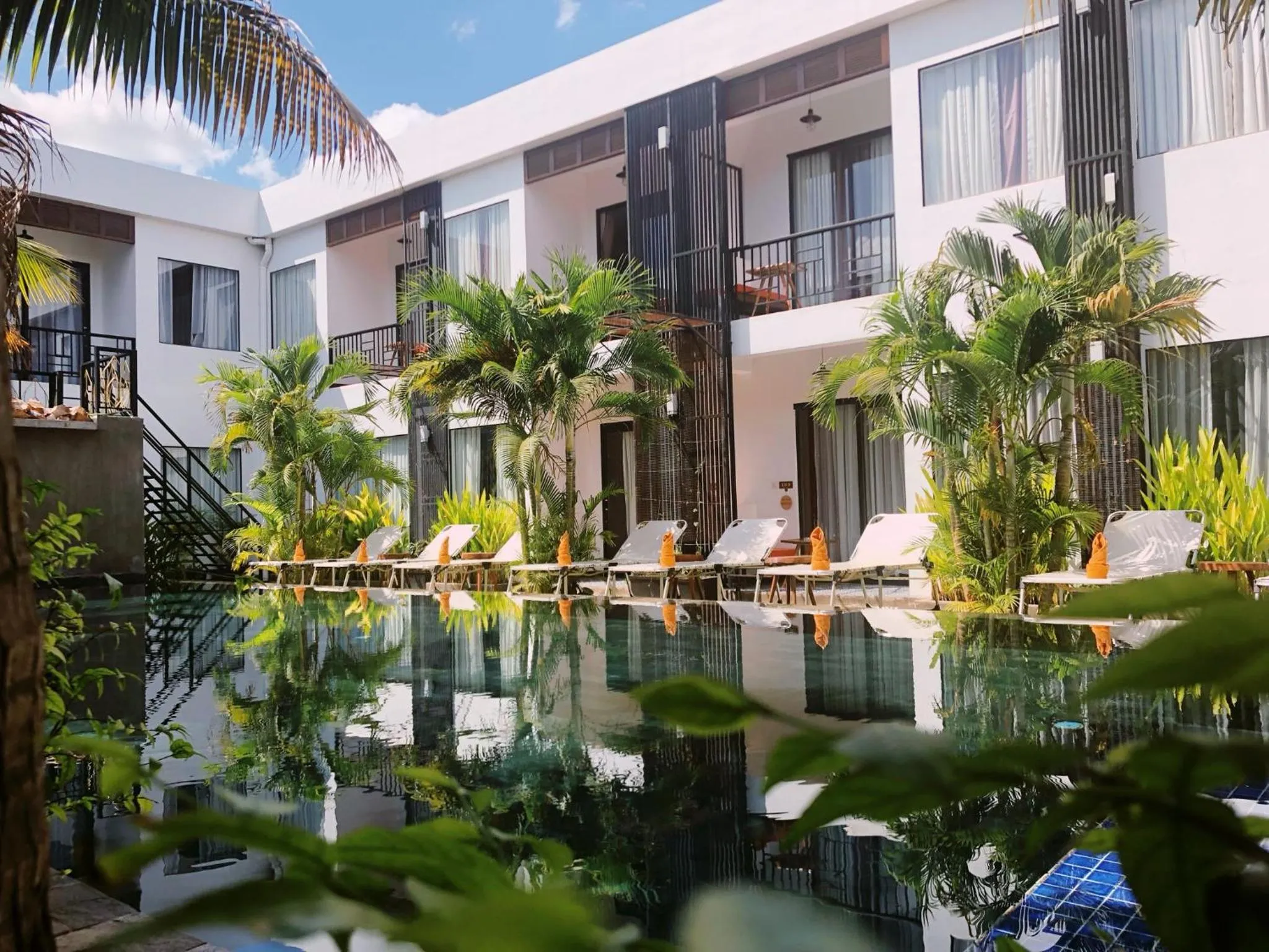 Swimming pool in Central Corner d'Angkor