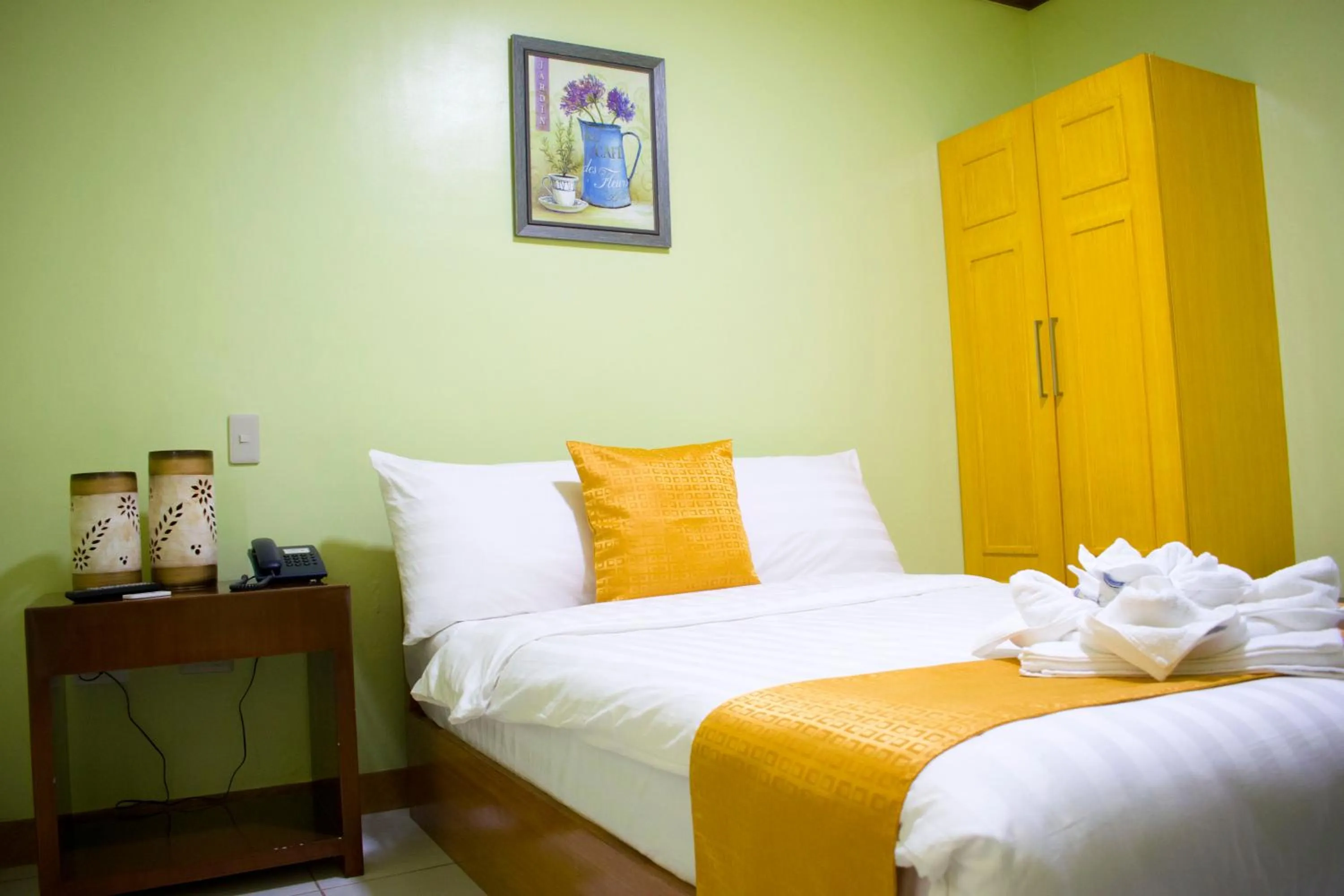 Bed in Royal Mansion Hotel