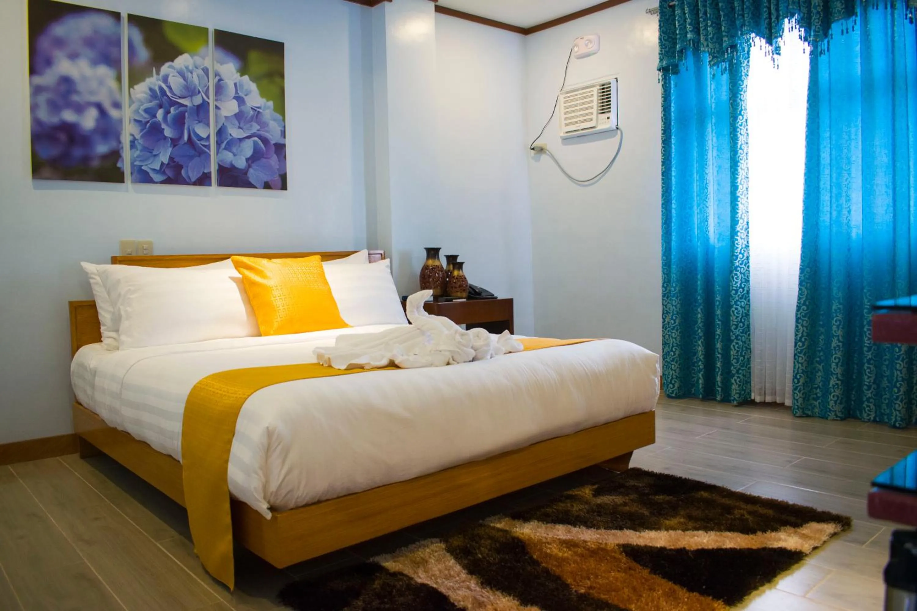 Bed in Royal Mansion Hotel