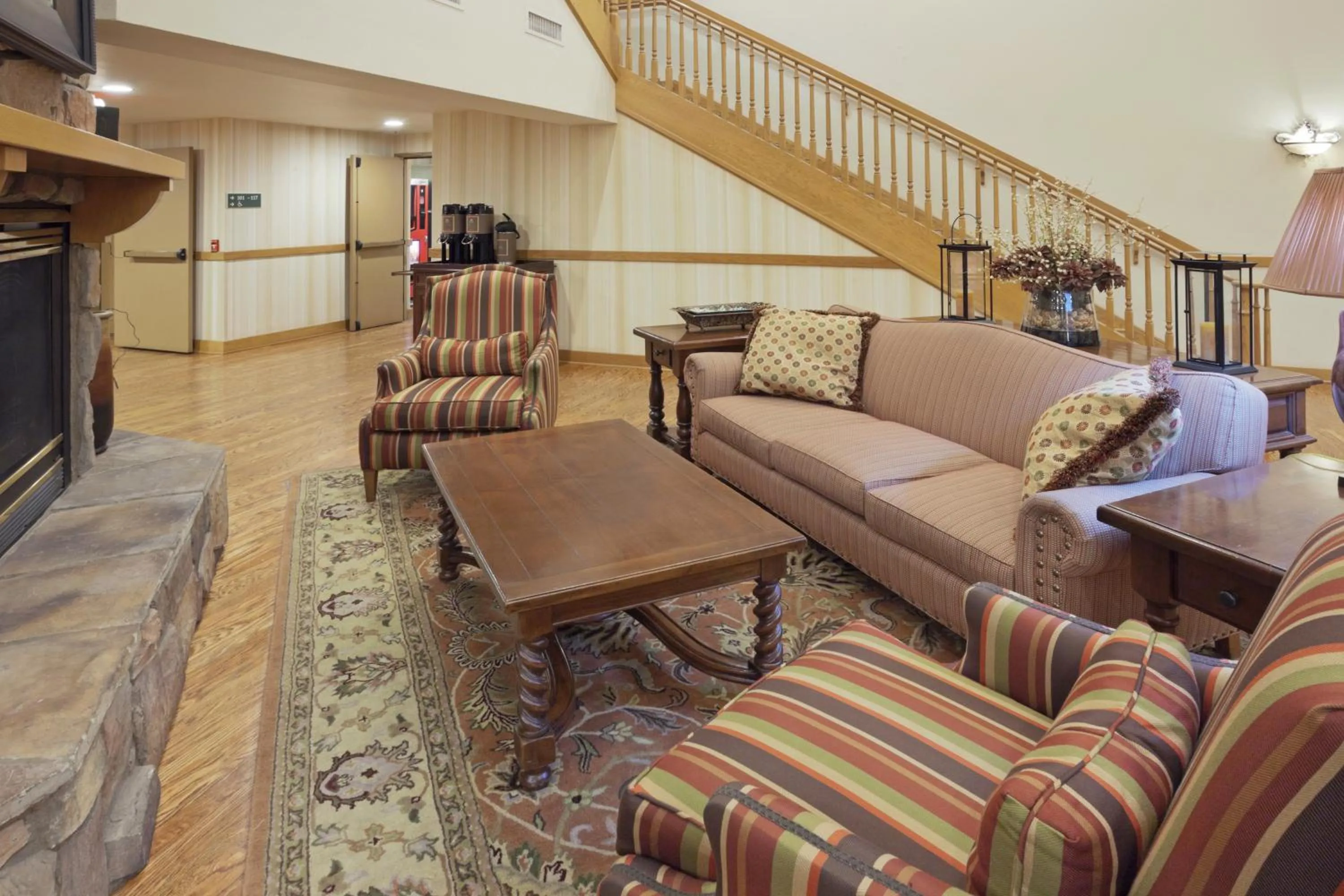 Lobby or reception in Country Inn & Suites by Radisson, Mesa, AZ