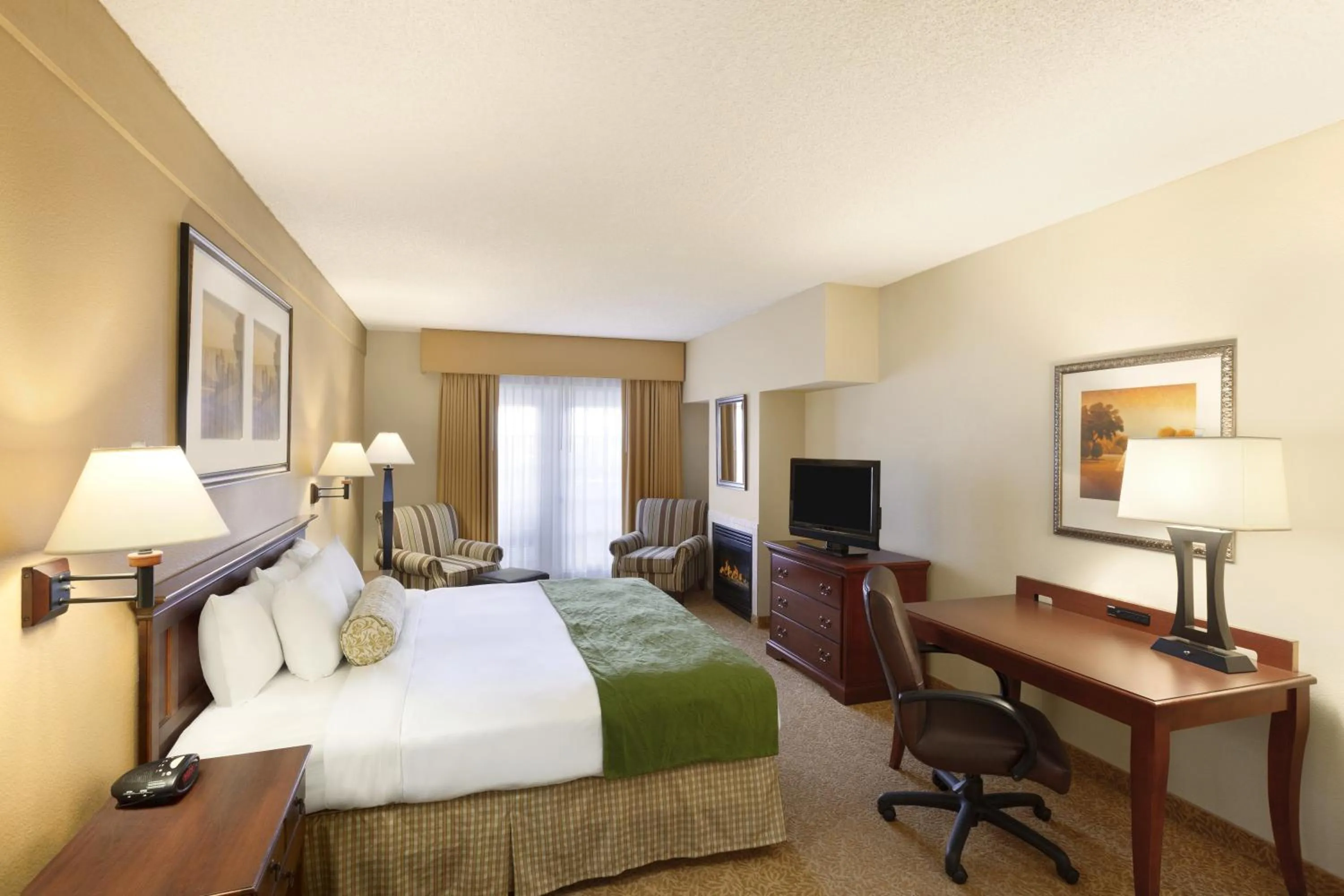 Photo of the whole room, Bed in Country Inn & Suites by Radisson, Mesa, AZ