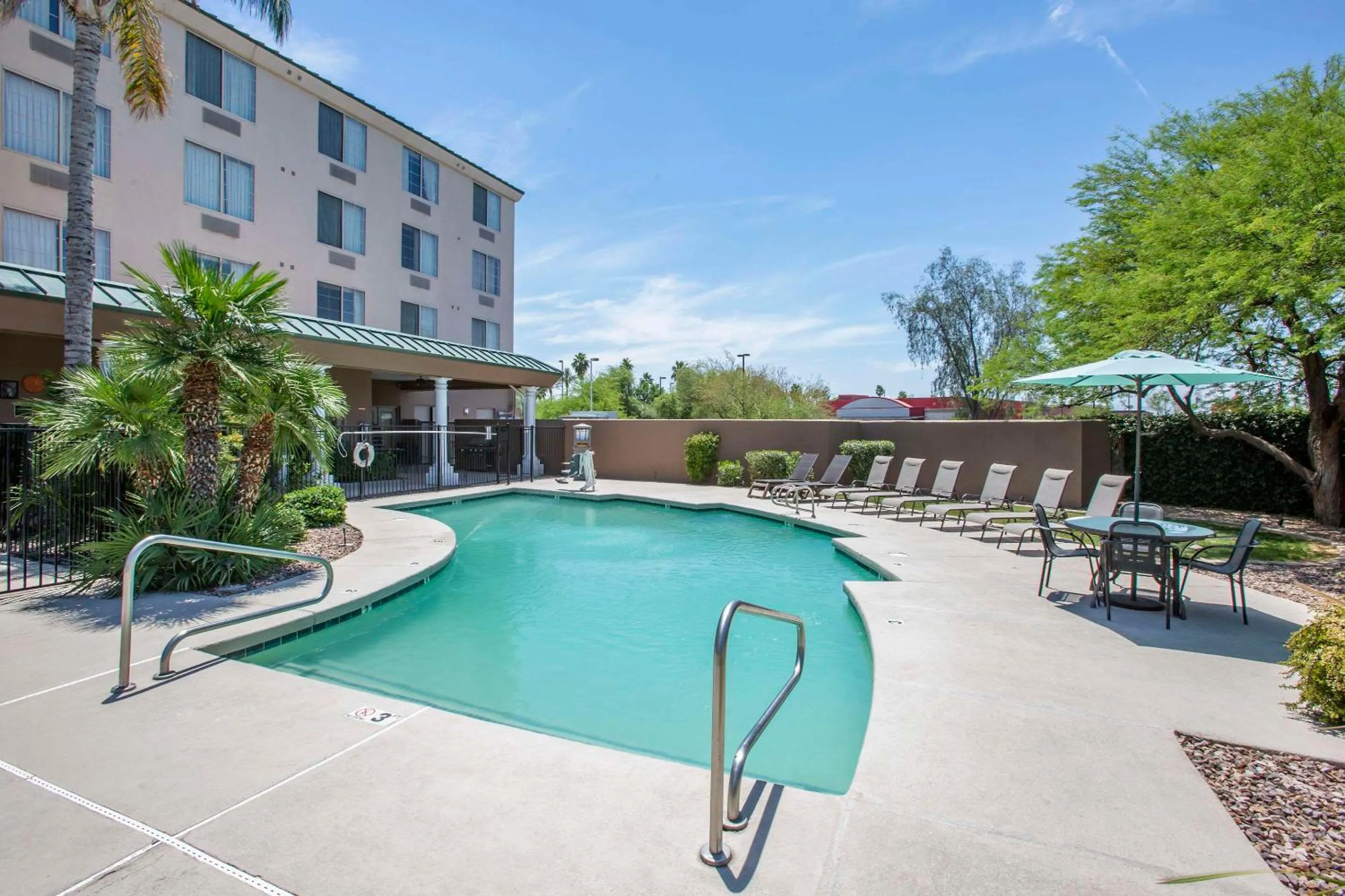 Swimming pool in Country Inn & Suites by Radisson, Mesa, AZ