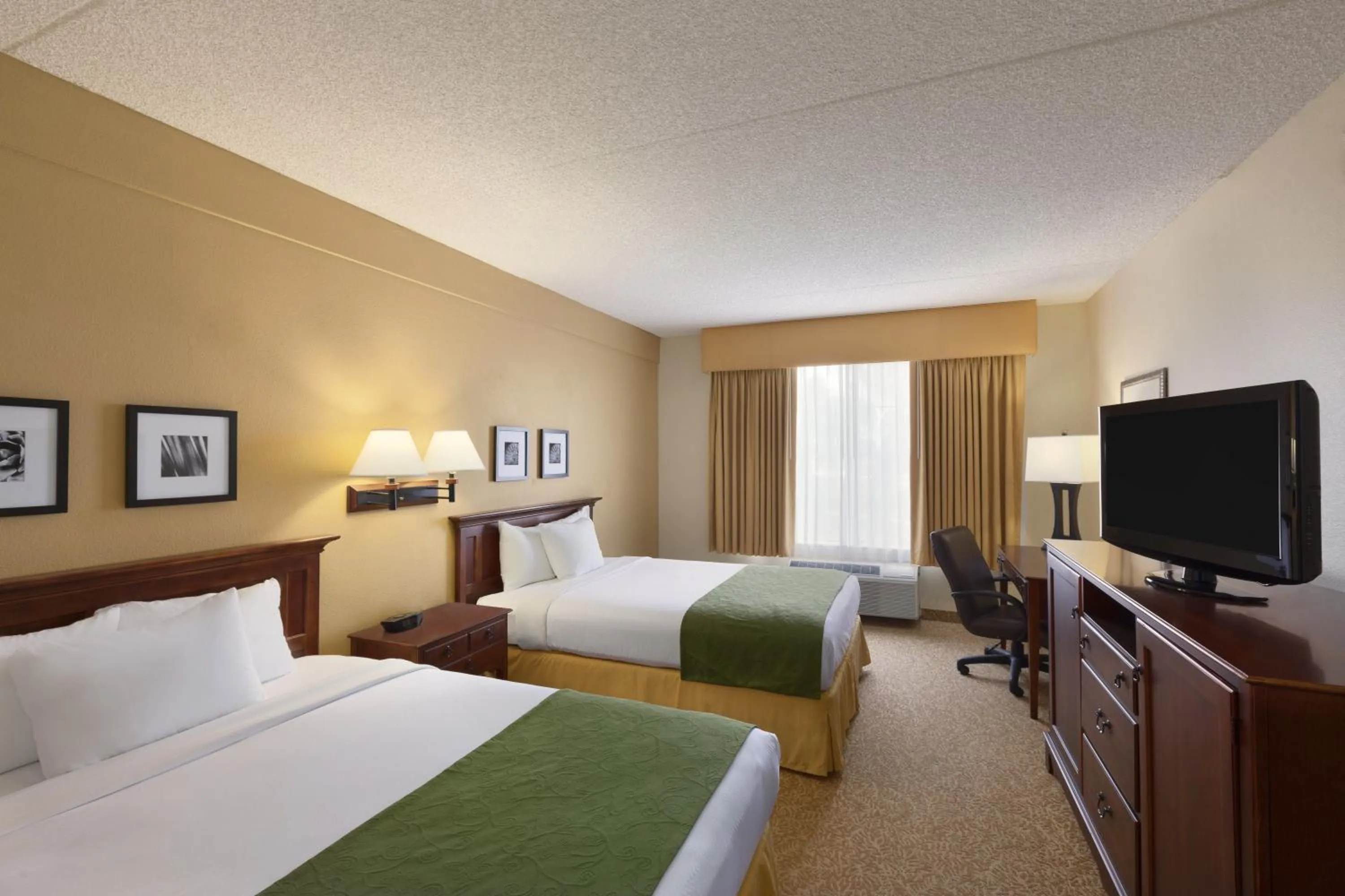 Photo of the whole room, Bed in Country Inn & Suites by Radisson, Mesa, AZ