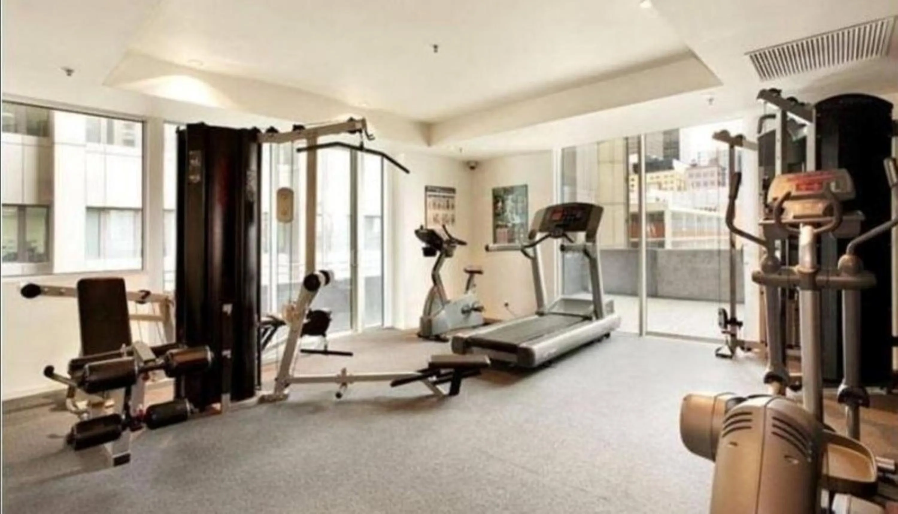 Fitness centre/facilities in Readyset Apartments at Liberty