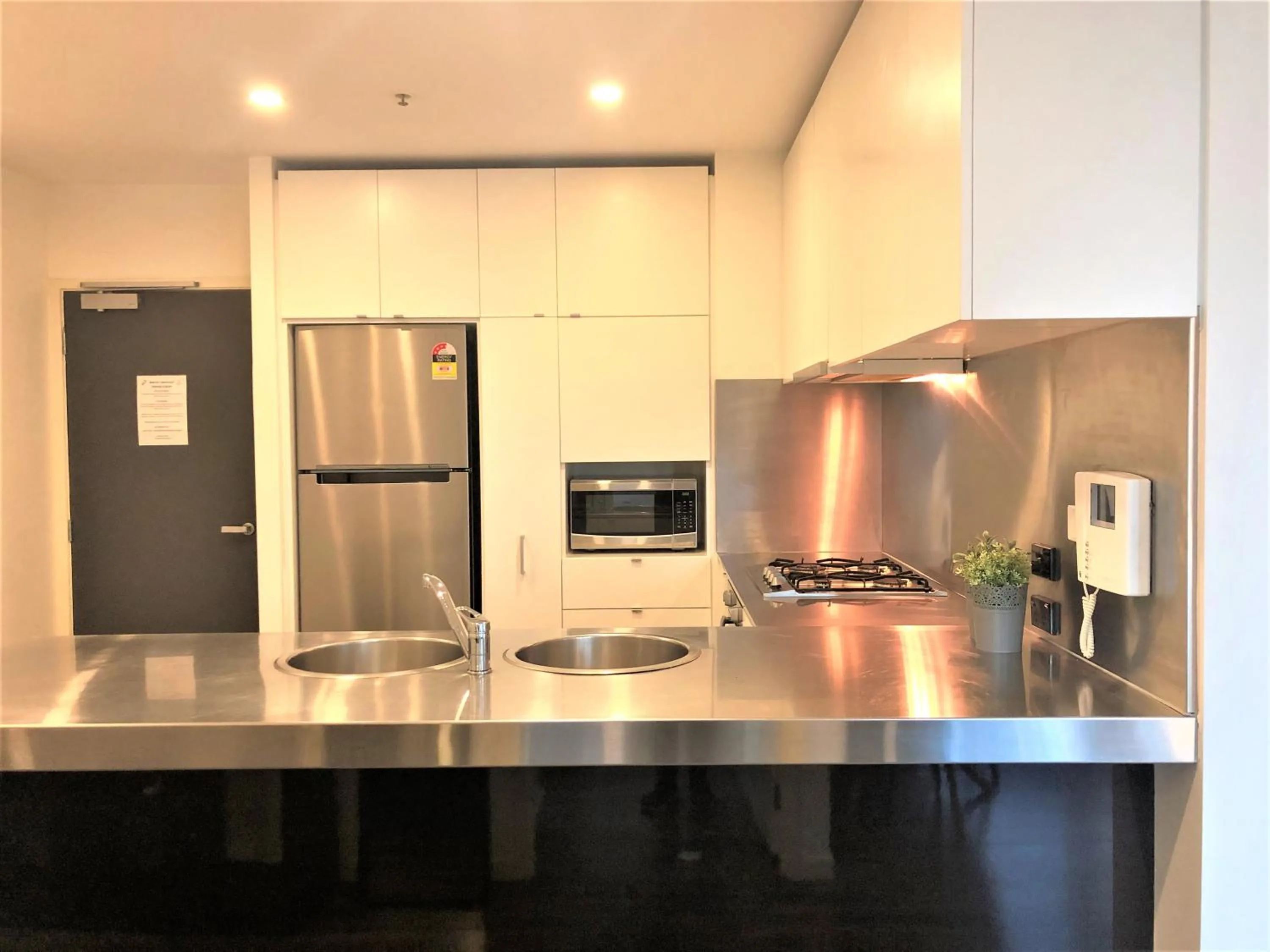 Kitchen or kitchenette in Readyset Apartments at Liberty