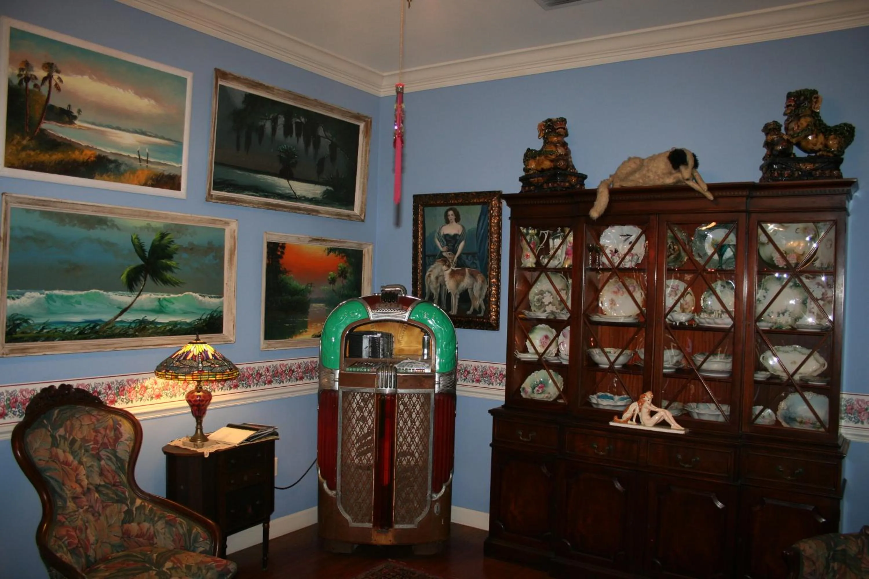 Living room in Heron Cay Lakeview Bed & Breakfast