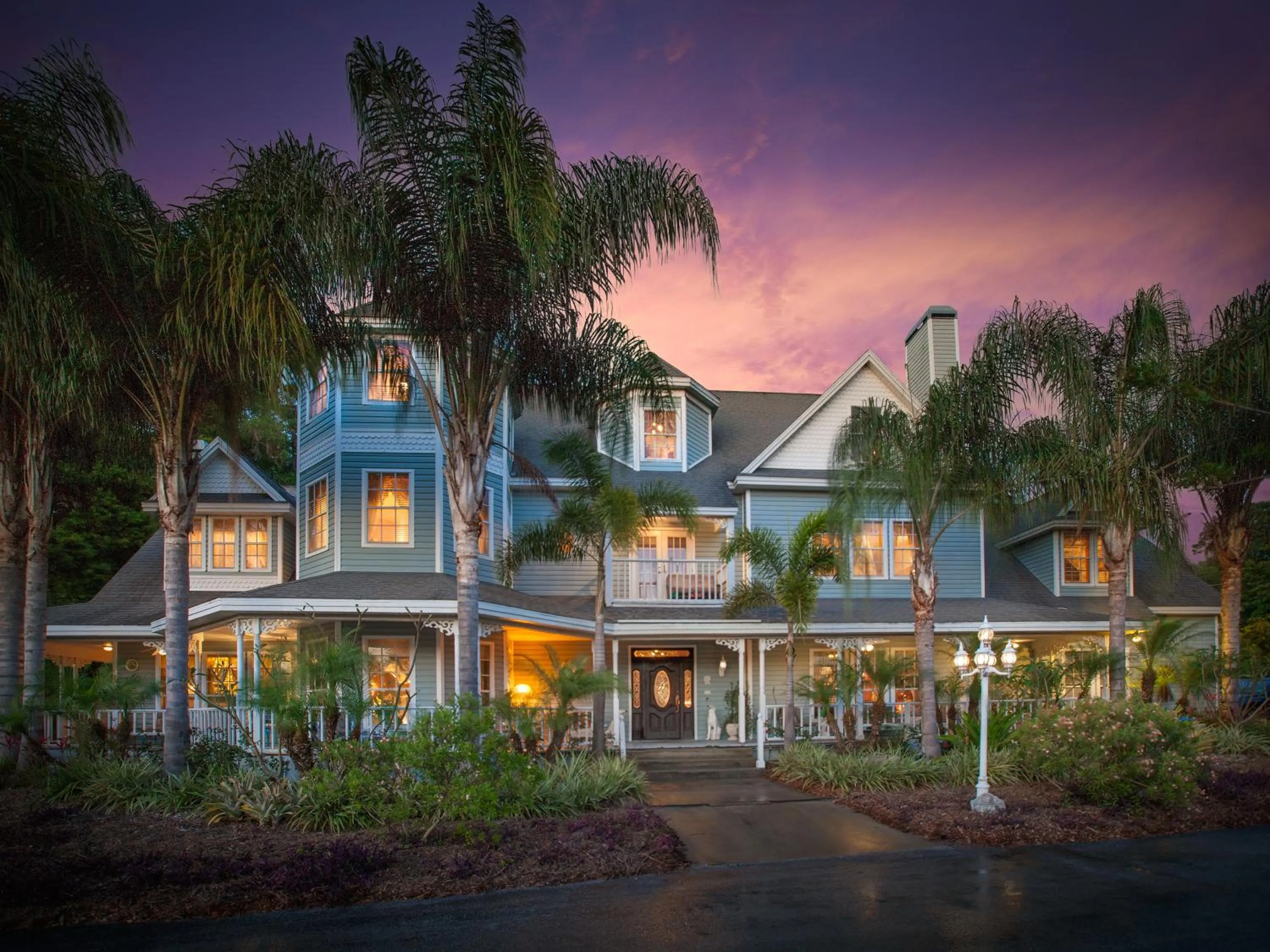 Facade/entrance in Heron Cay Lakeview Bed & Breakfast