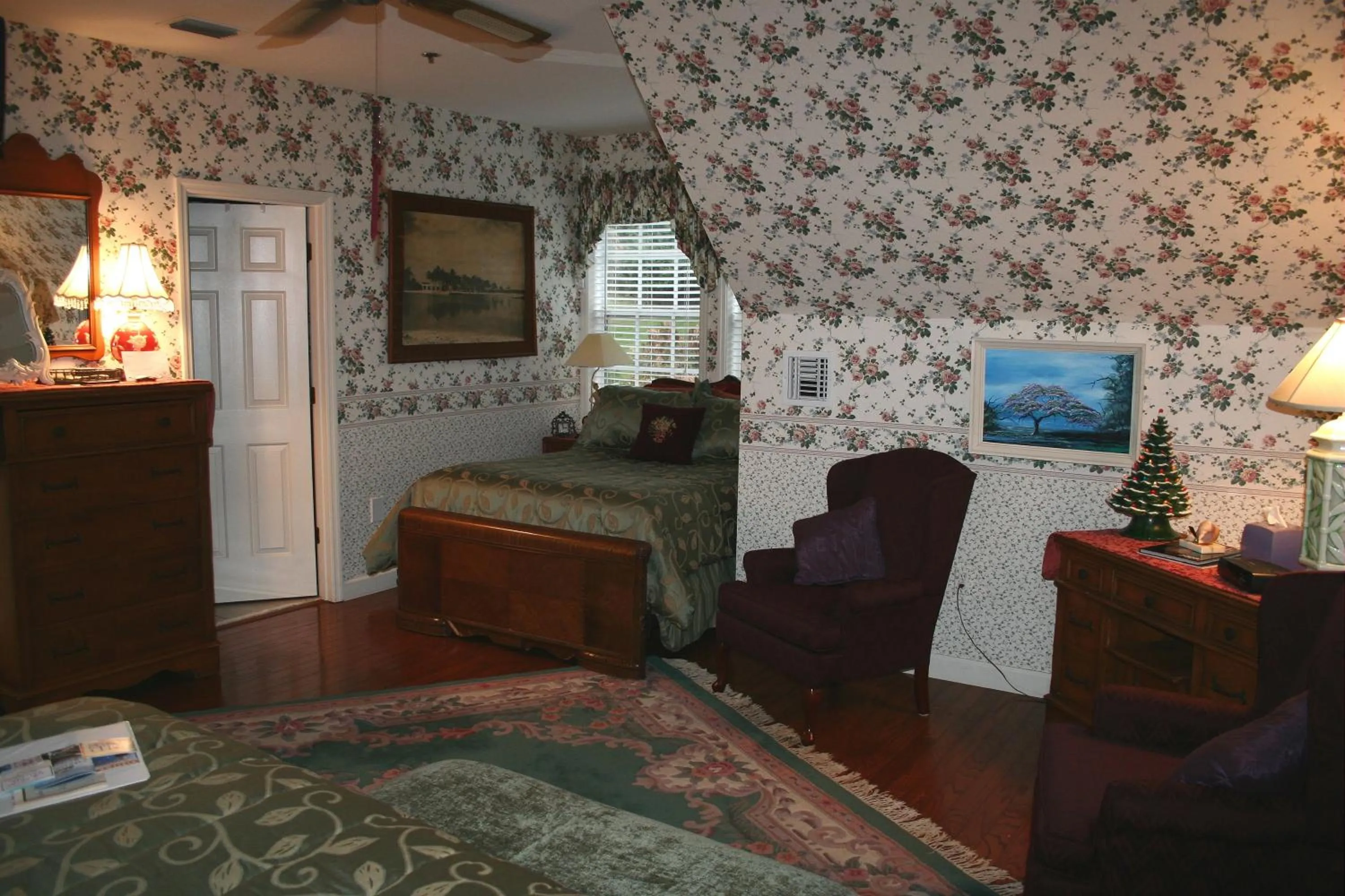 Bedroom, Bed in Heron Cay Lakeview Bed & Breakfast
