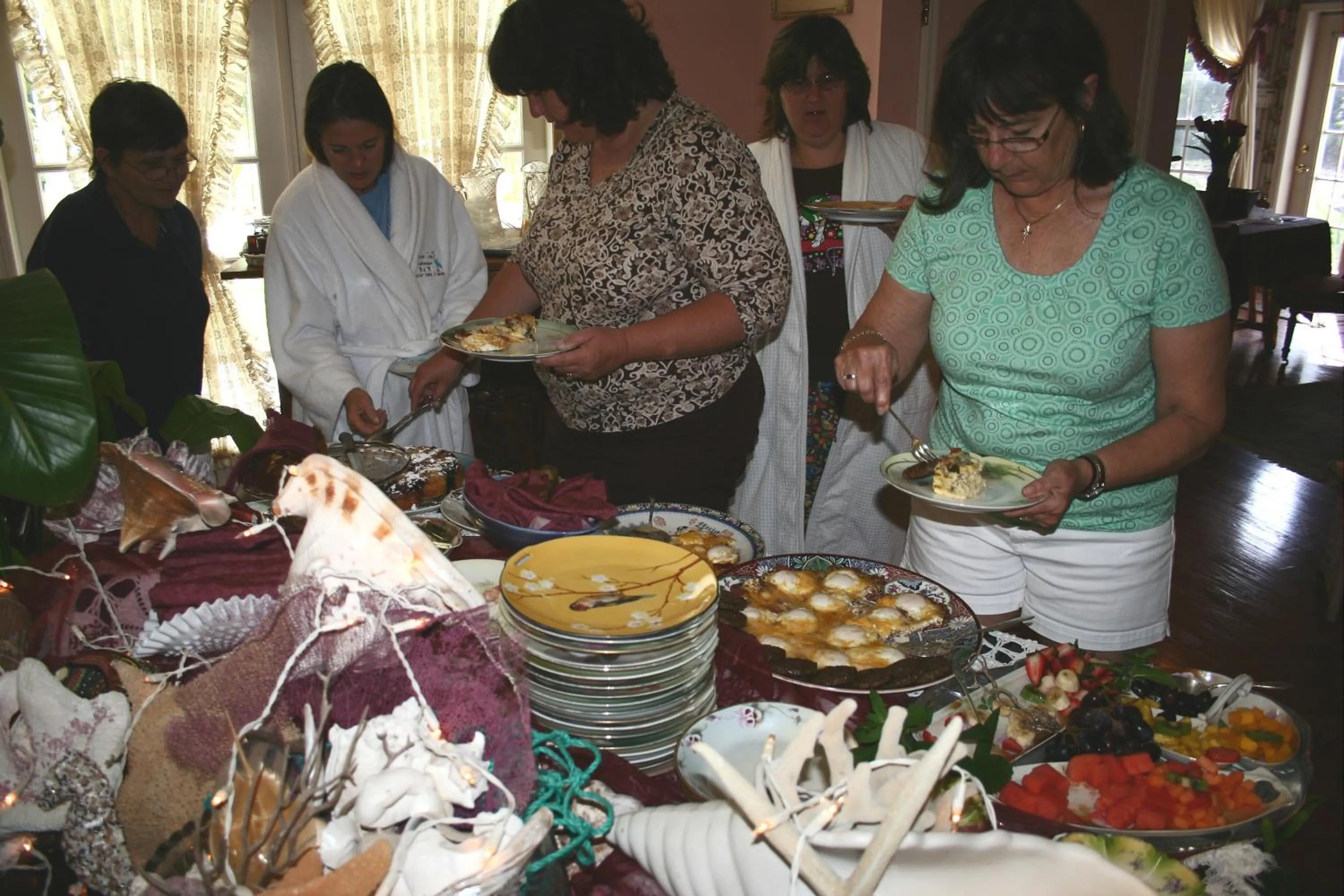 Breakfast in Heron Cay Lakeview Bed & Breakfast