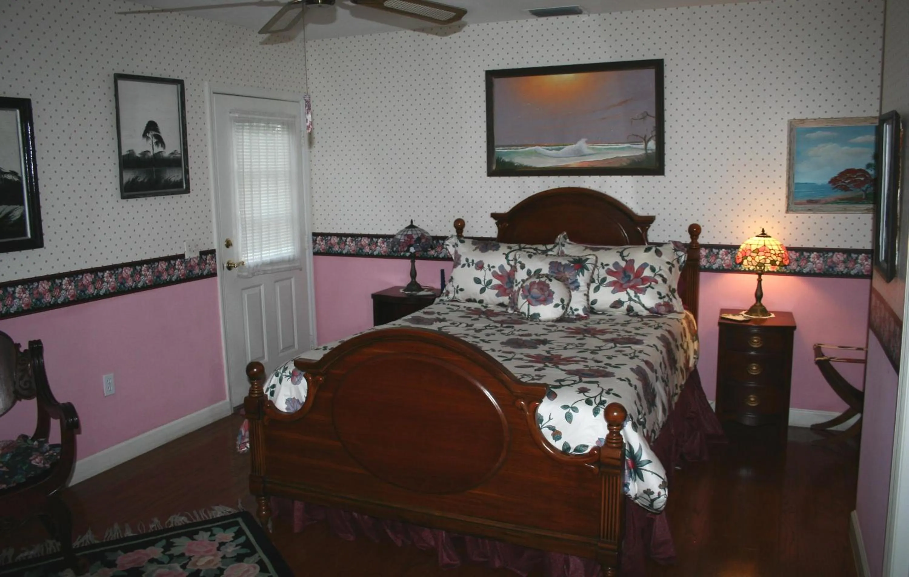 Bed in Heron Cay Lakeview Bed & Breakfast