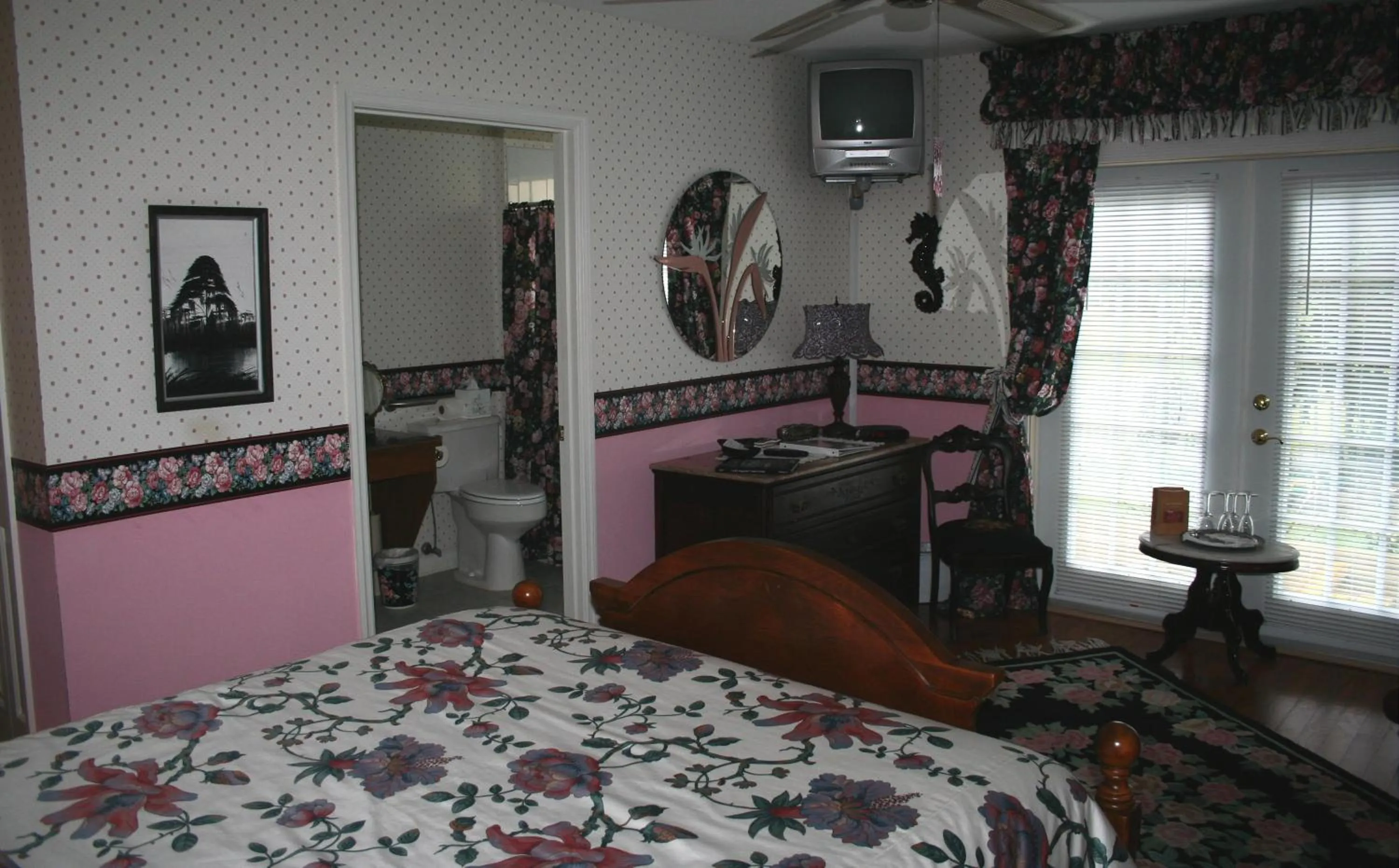 Bed in Heron Cay Lakeview Bed & Breakfast