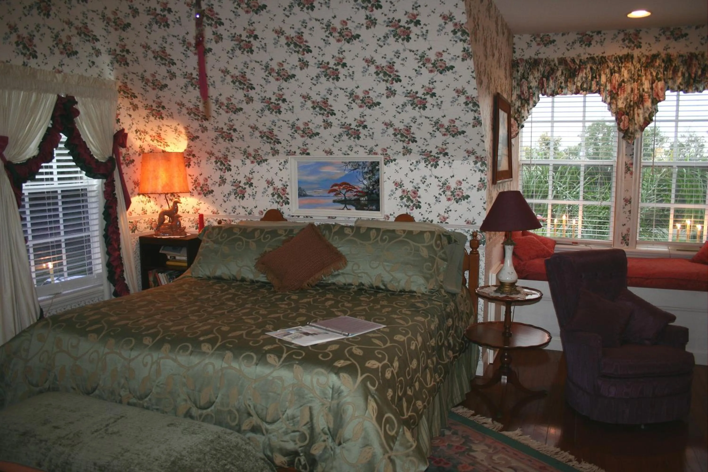 Bedroom in Heron Cay Lakeview Bed & Breakfast